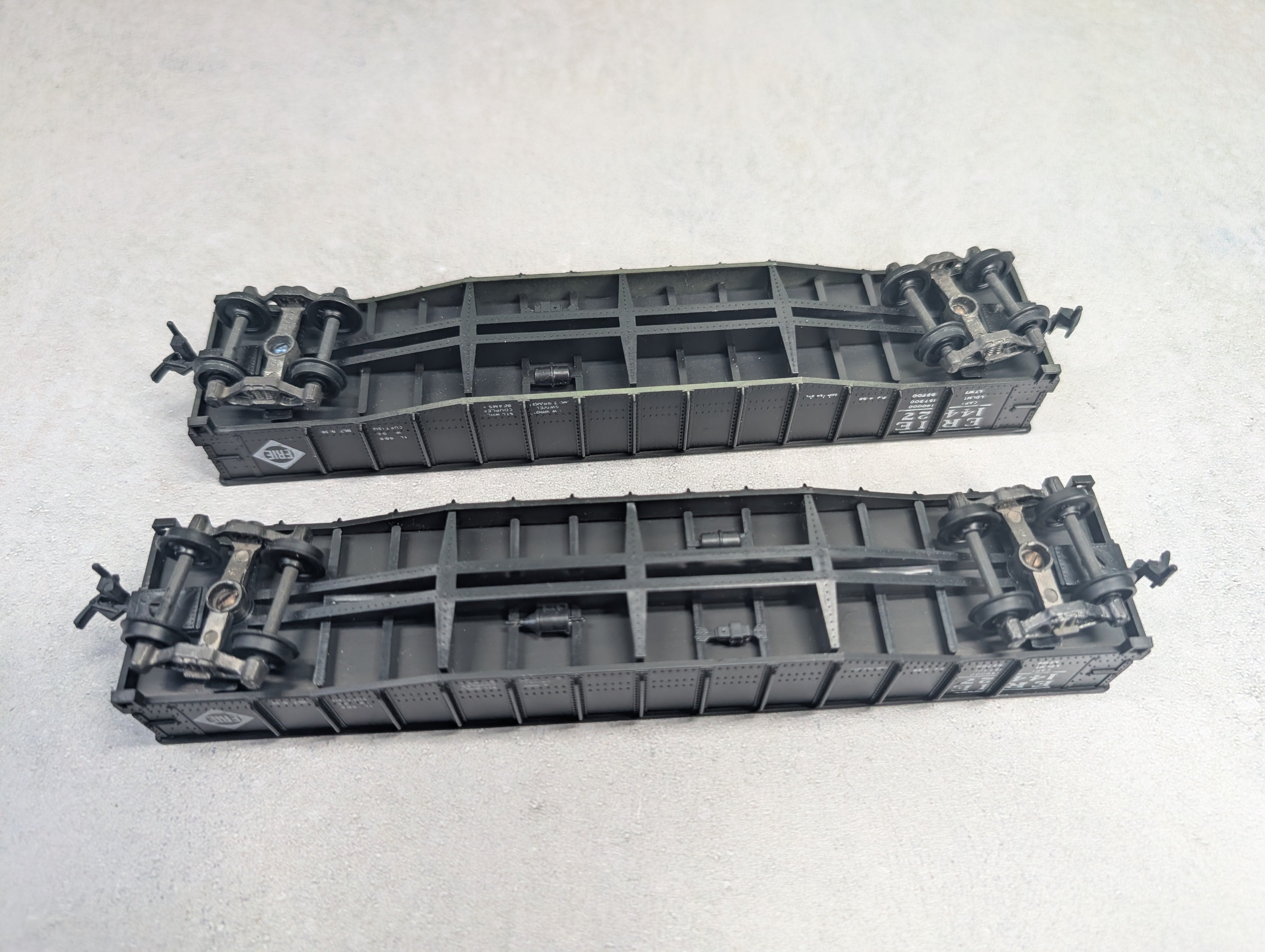 USED HO Scale Pair of 49' Gondolas Erie #14427