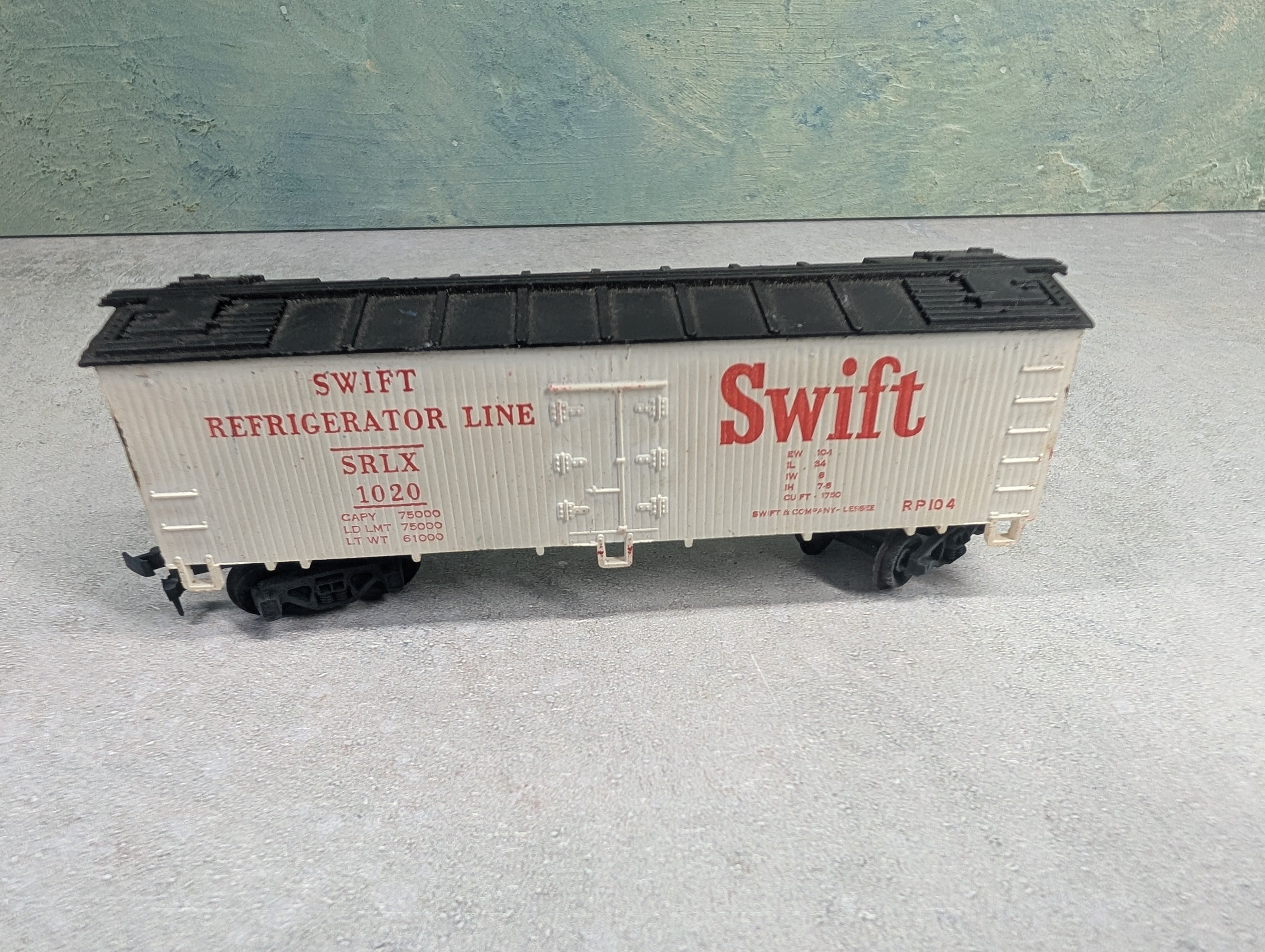 USED HO Scale Wooden Reefer Swift SRLX #1020