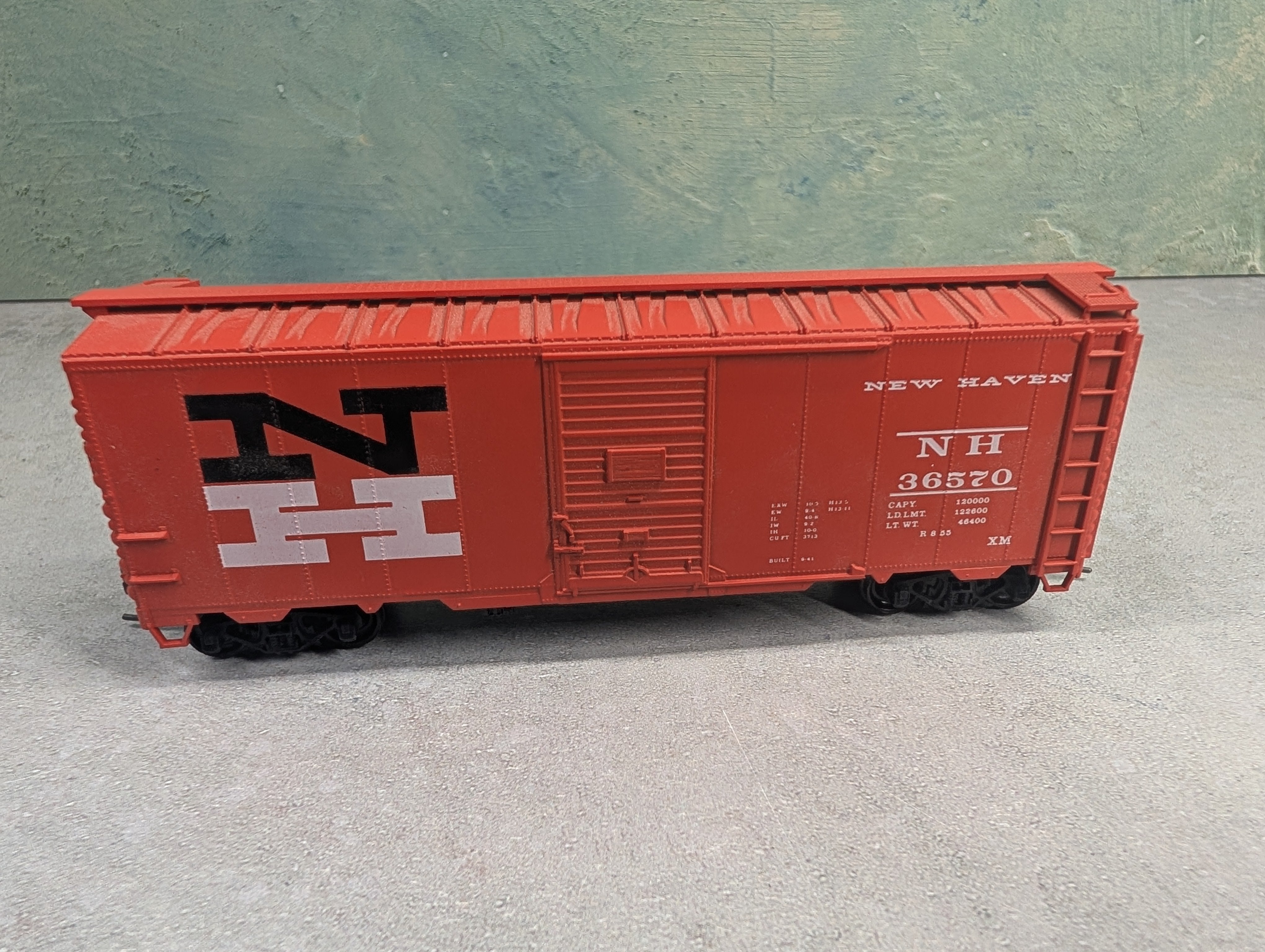 USED Accurail HO Scale 40' Box Car New Haven NH #36570