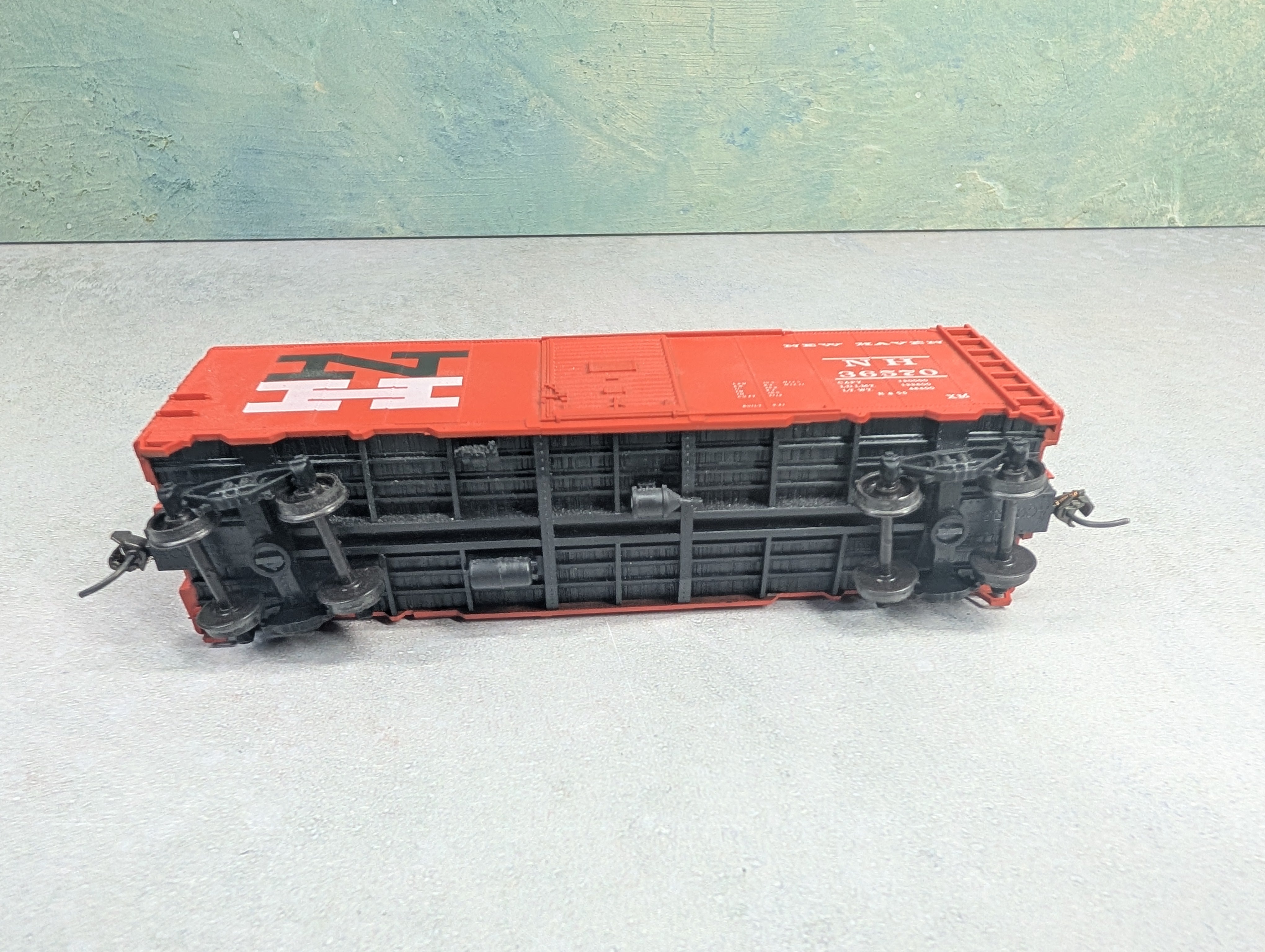 USED Accurail HO Scale 40' Box Car New Haven NH #36570
