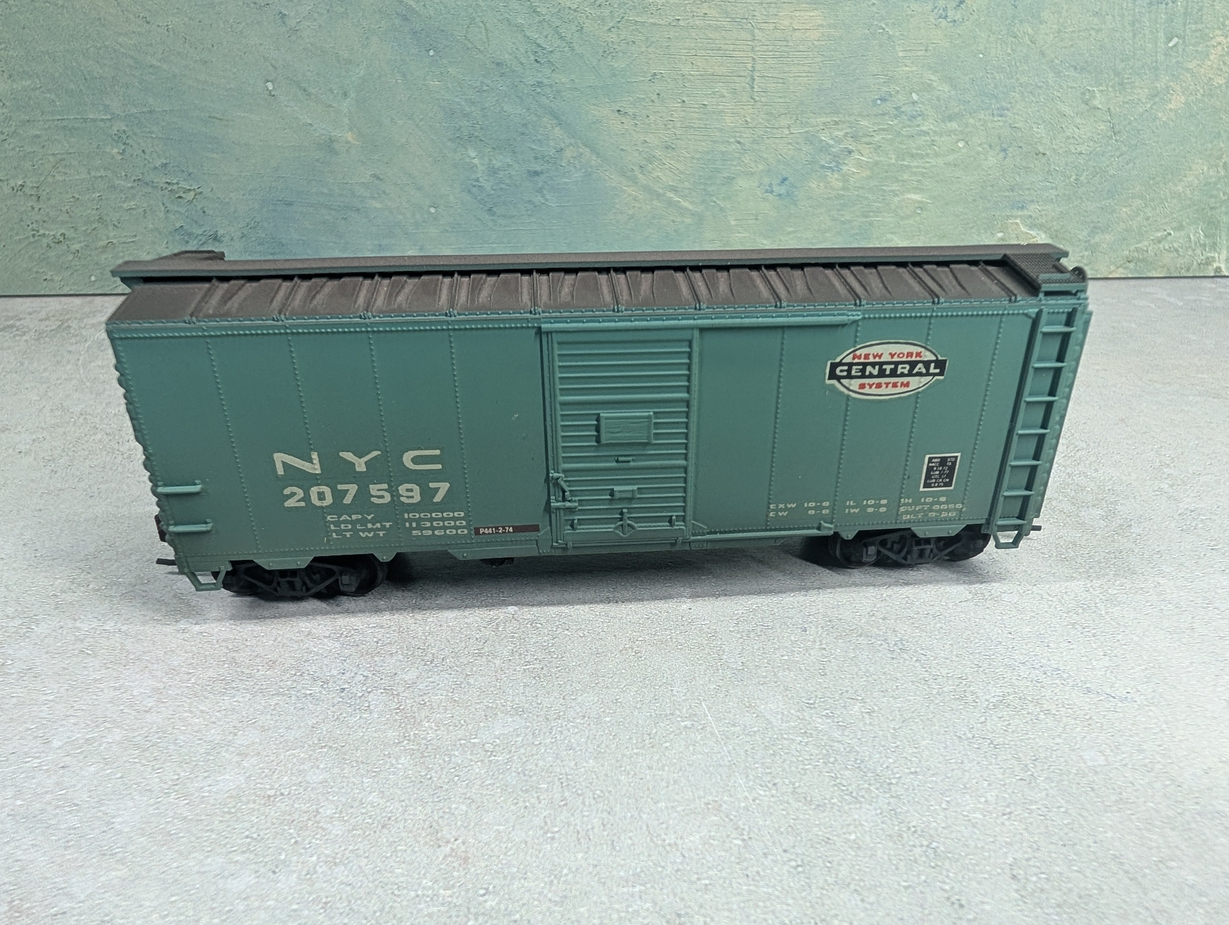 USED Accurail HO Scale 40' Box Car New York Central NYC #207597 Weathered