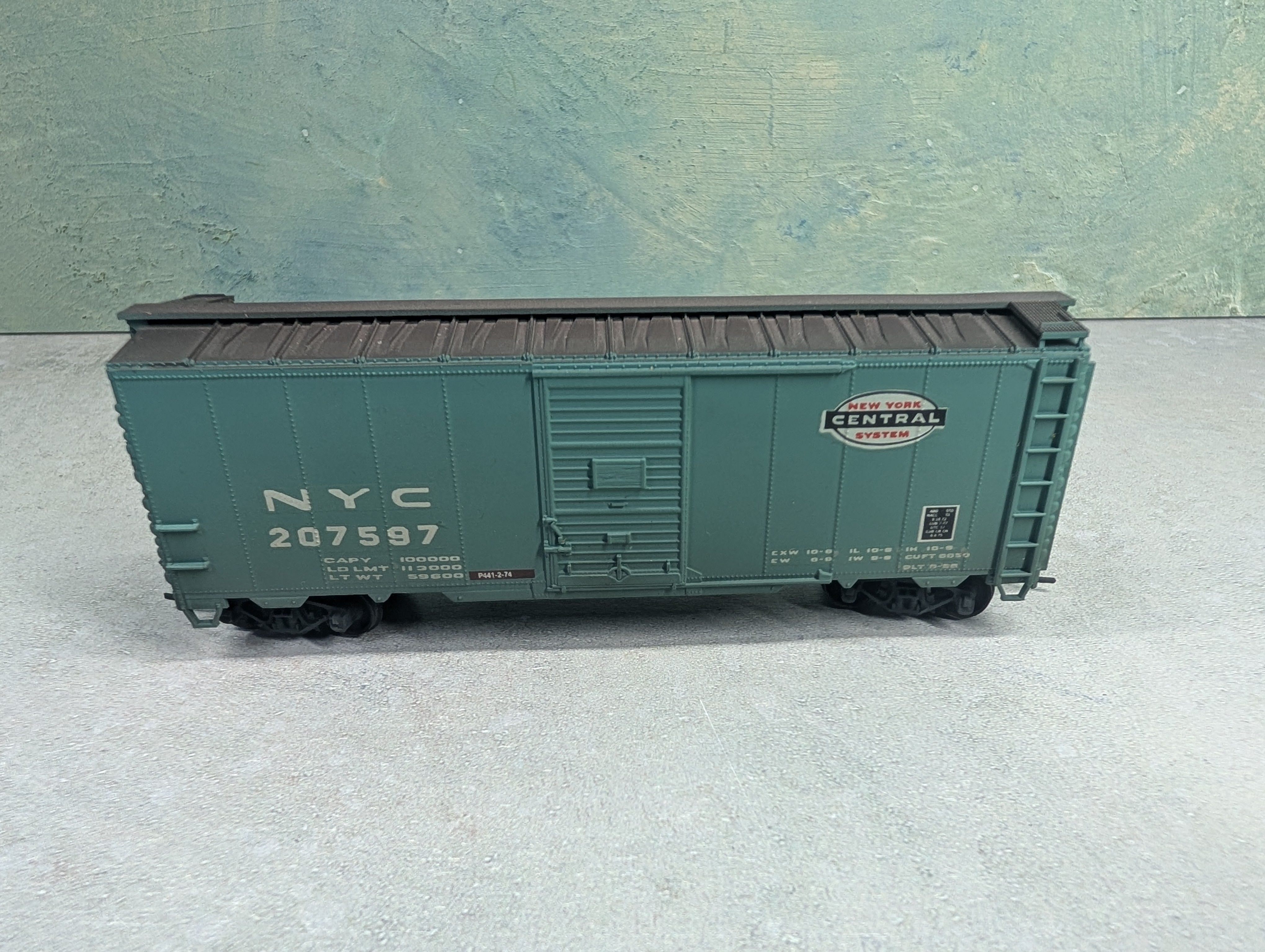 USED Accurail HO Scale 40' Box Car New York Central NYC #207597 Weathered