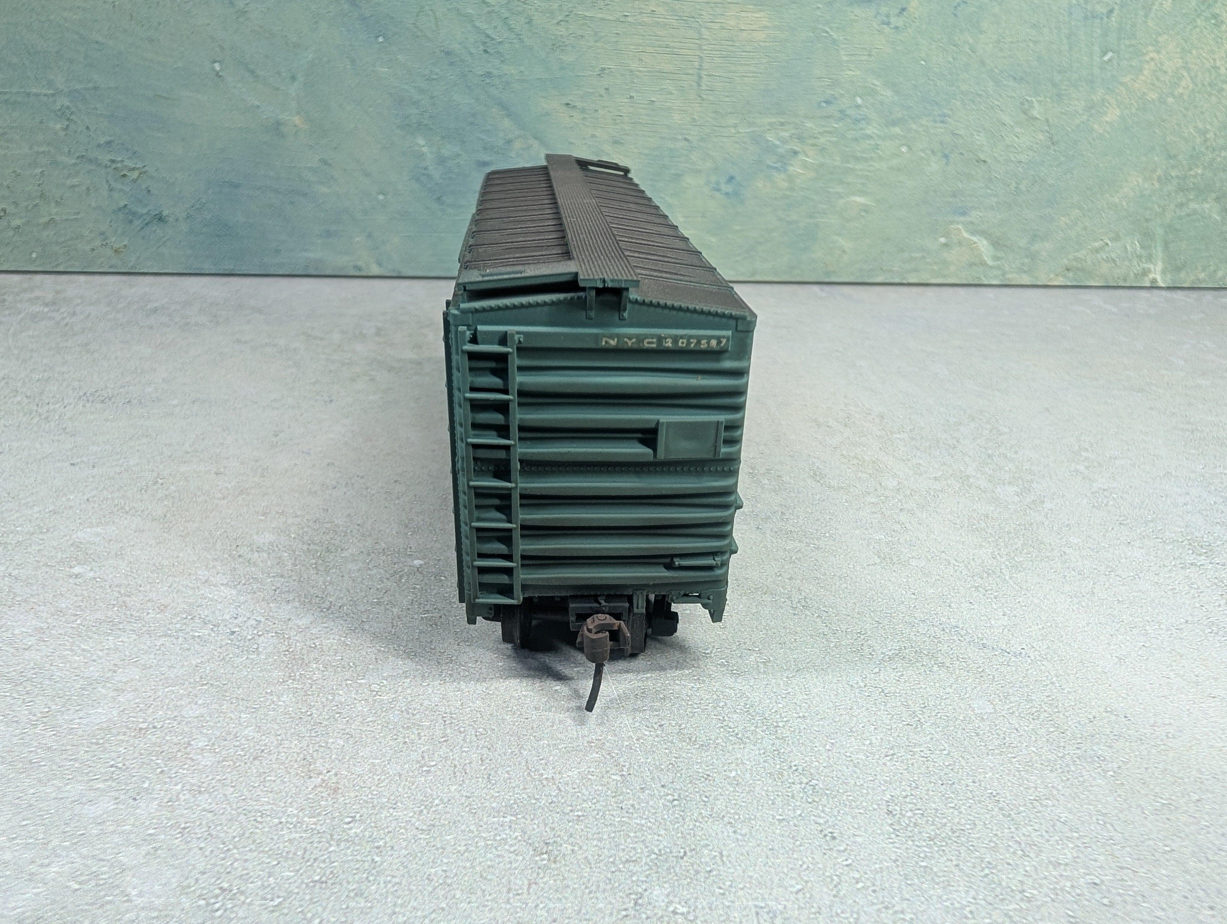 USED Accurail HO Scale 40' Box Car New York Central NYC #207597 Weathered