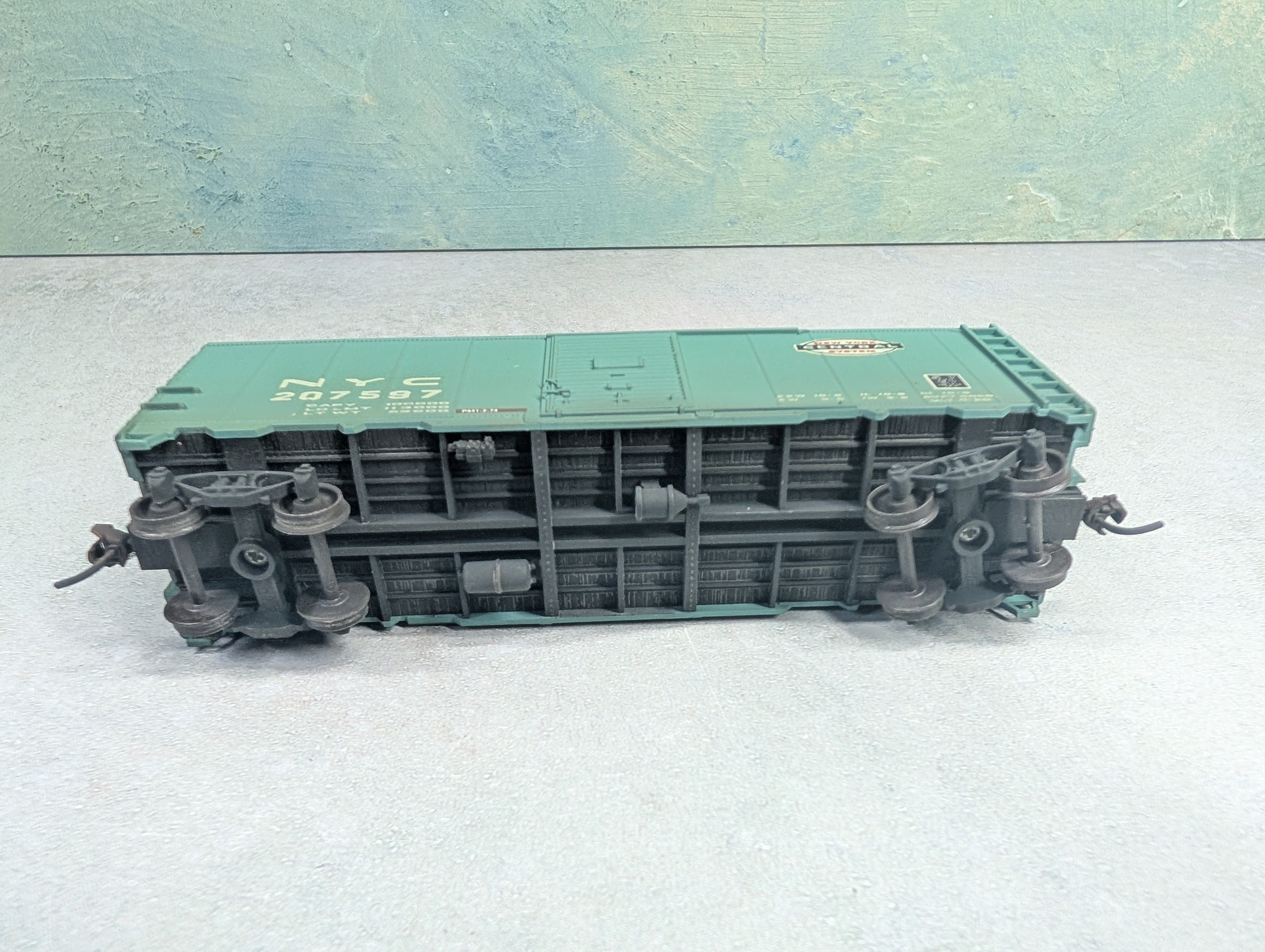 USED Accurail HO Scale 40' Box Car New York Central NYC #207597 Weathered