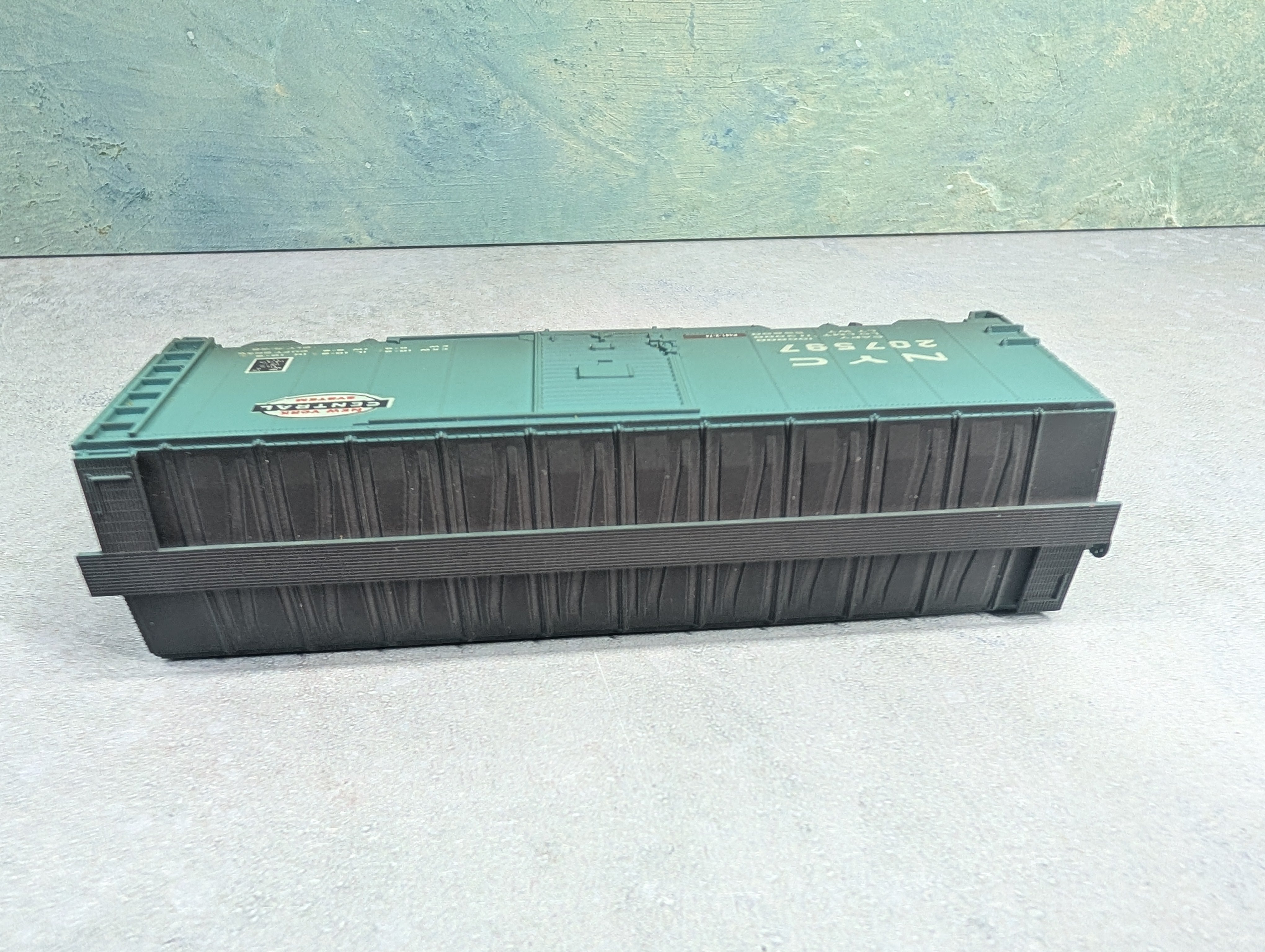 USED Accurail HO Scale 40' Box Car New York Central NYC #207597 Weathered