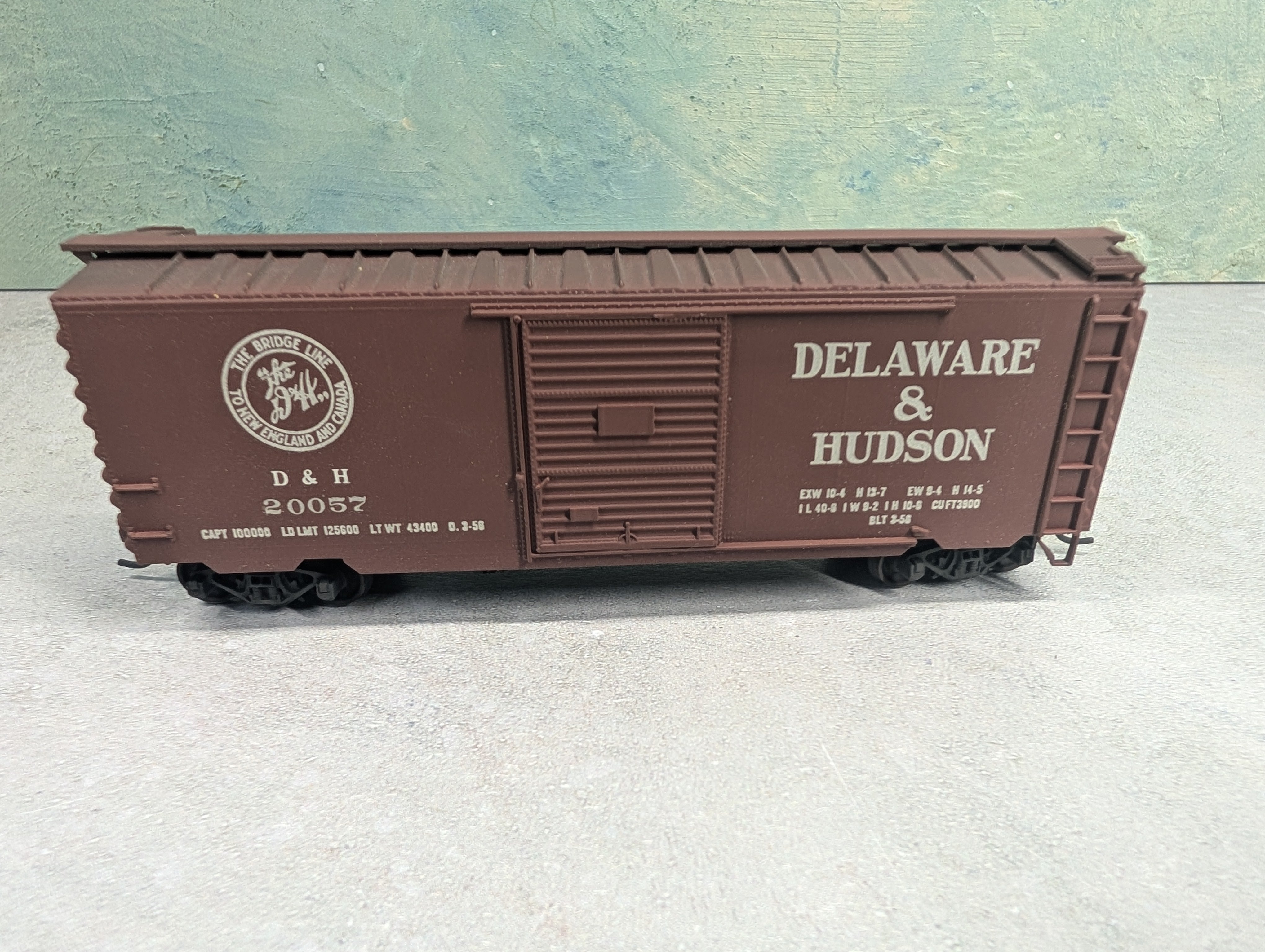USED Accurail HO Scale 40' Box Car Delaware and Hudson D&H #20057 Decalled