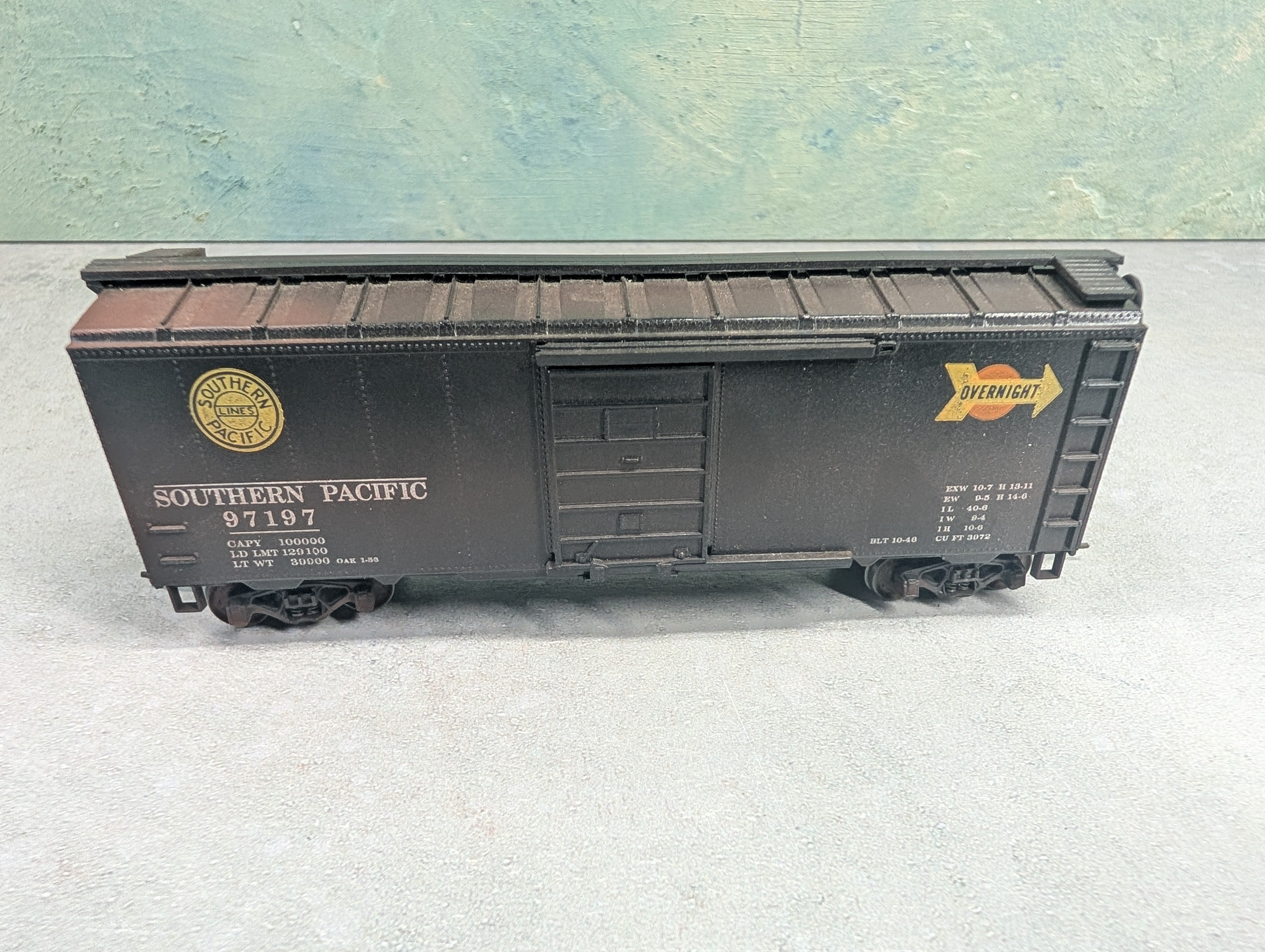 USED Roundhouse HO Scale 40' Box Car Southern Pacific #97197 Weathered
