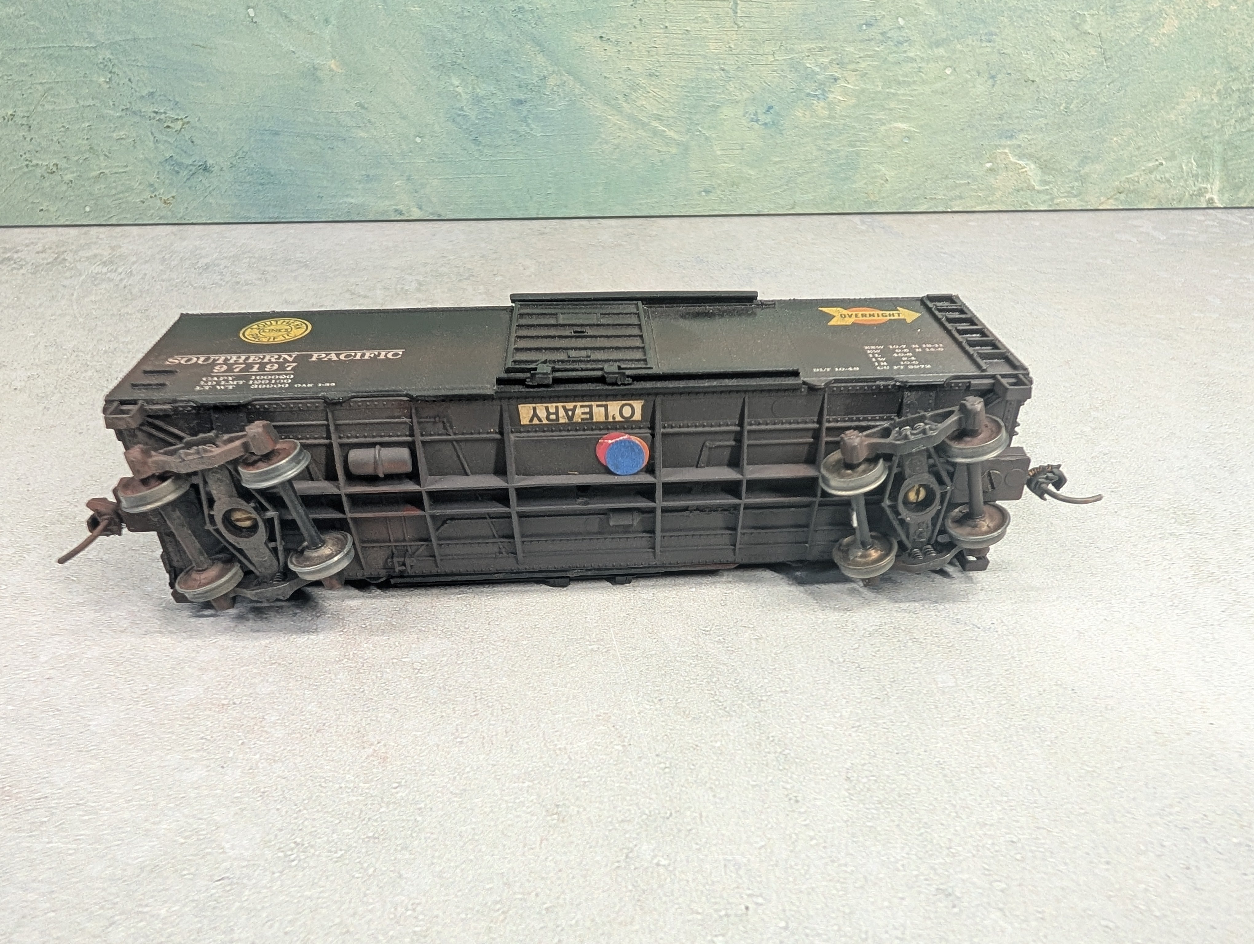 USED Roundhouse HO Scale 40' Box Car Southern Pacific #97197 Weathered