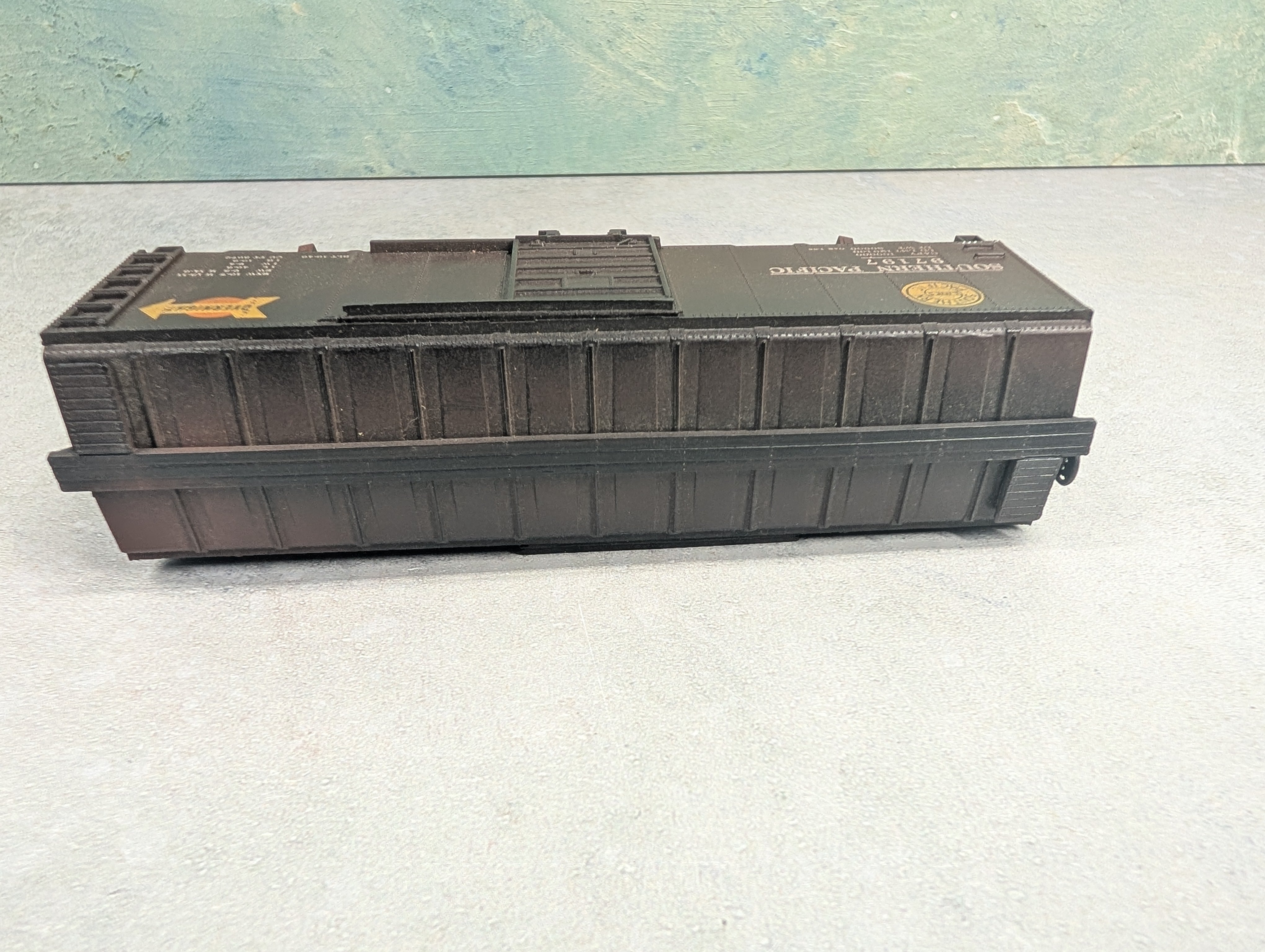 USED Roundhouse HO Scale 40' Box Car Southern Pacific #97197 Weathered