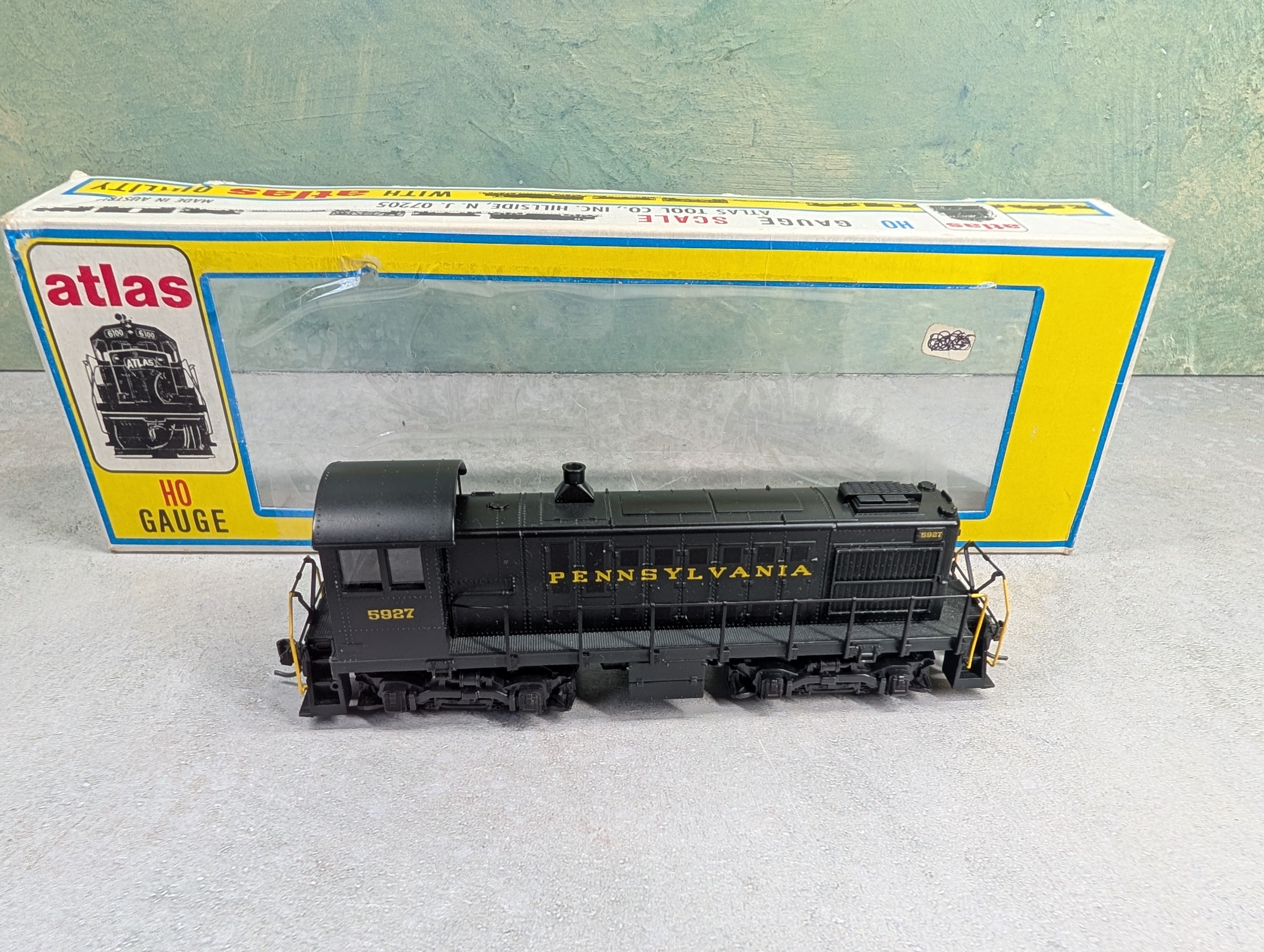 USED Atlas 8073 HO Scale Kato Alco S2 Diesel Switcher Locomotive Pennsylvania #5927 Runs Great! DC