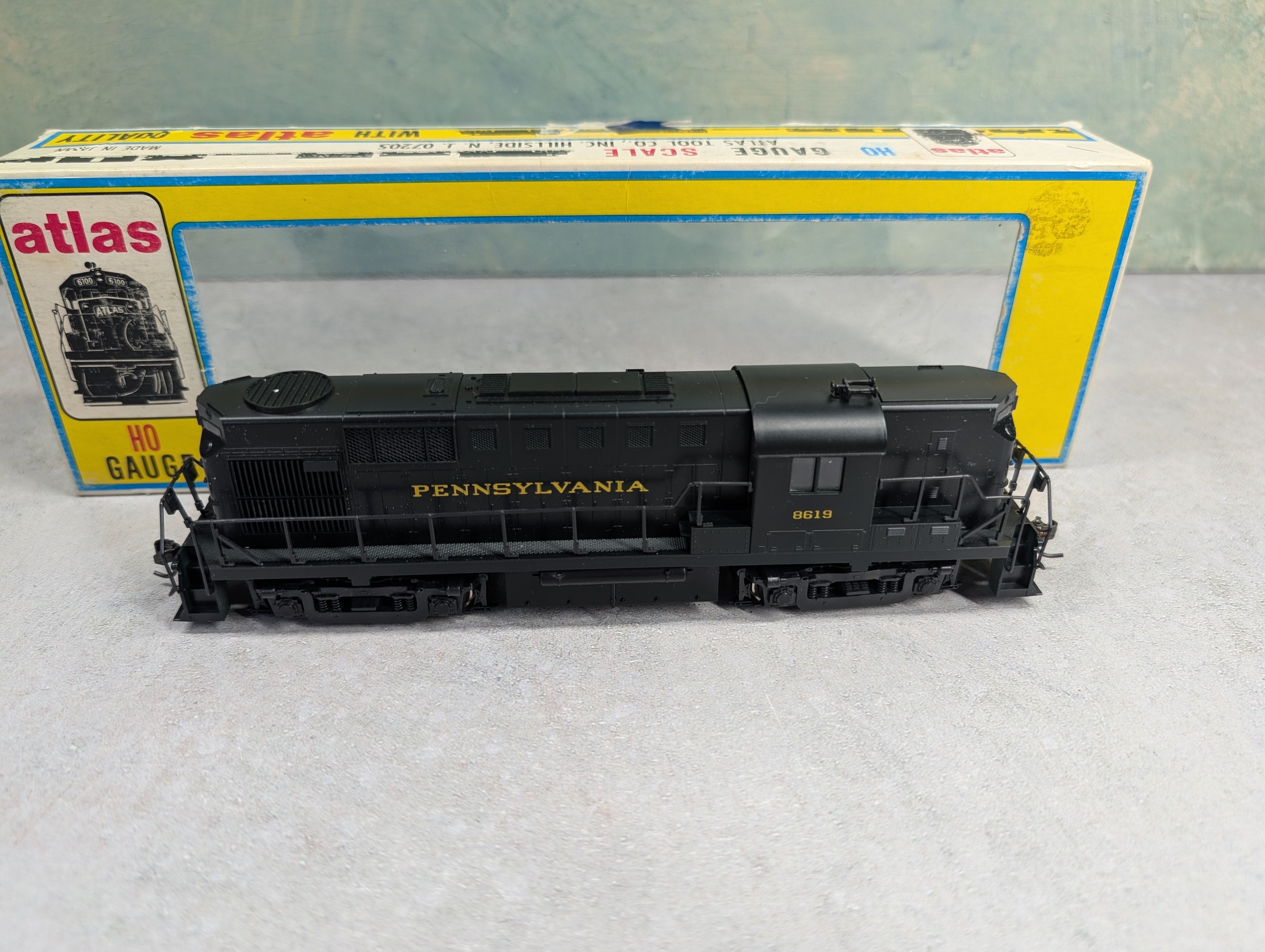 USED Atlas 7091 HO Scale Kato RS-11 Diesel Locomotive Pennsylvania #8619 Runs Great! DC