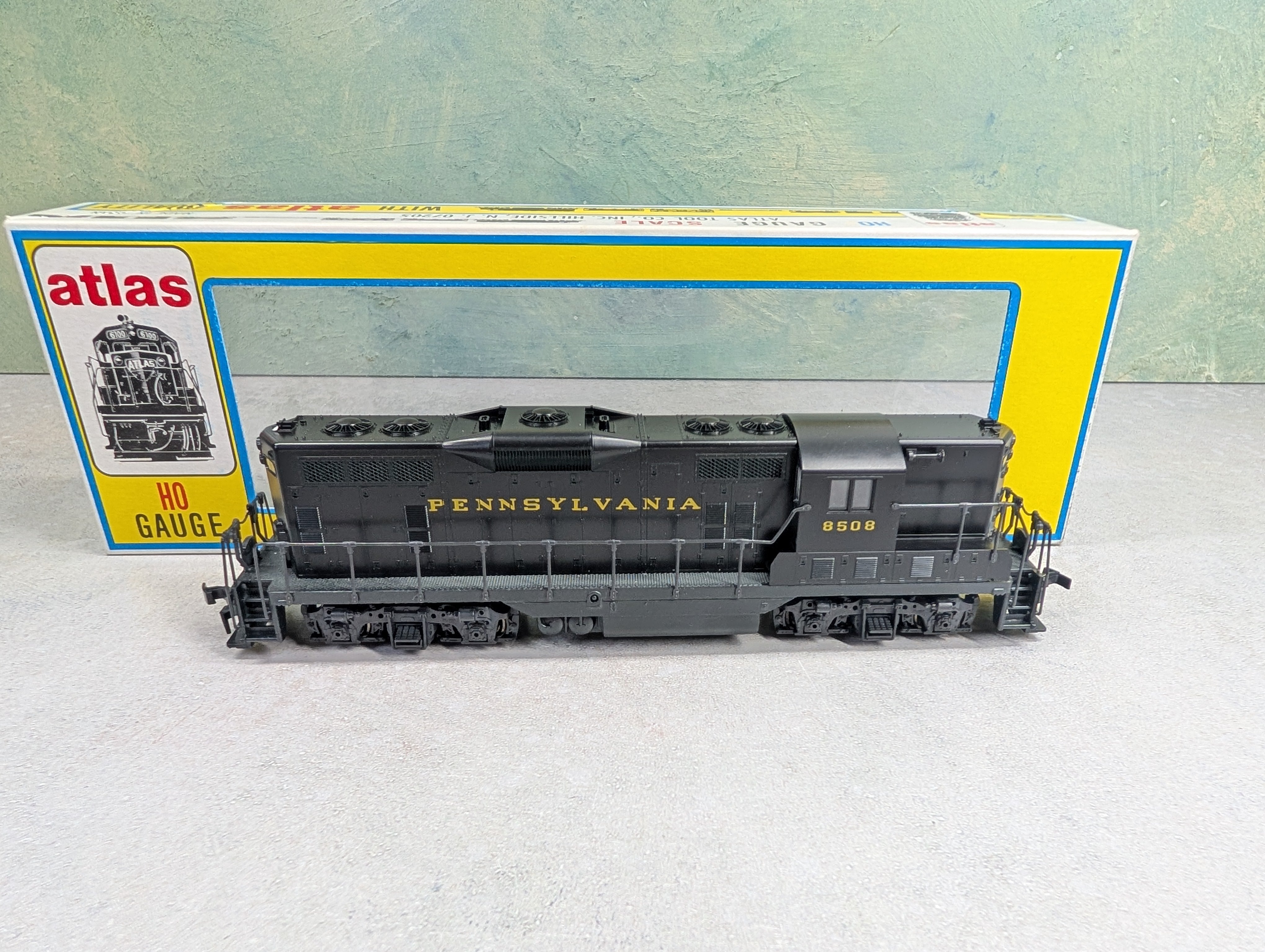 USED Atlas 8212 HO Scale Kato GP-7 Diesel Locomotive Pennsylvania #8508 Runs Great! DC