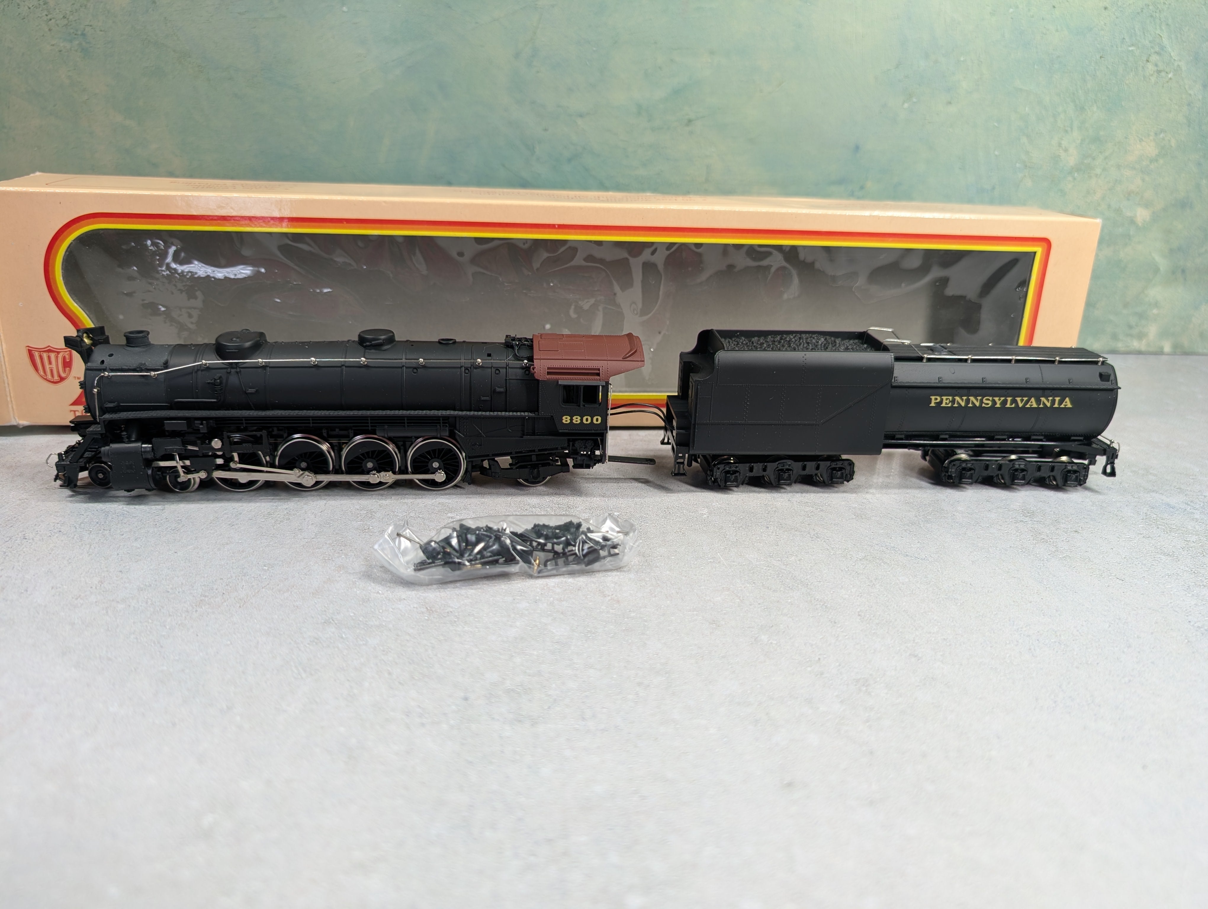 USED IHC M621 HO Scale 4-8-2 Mountain Steam Locomotive Pennsylvania #8800 Runs Great! DC