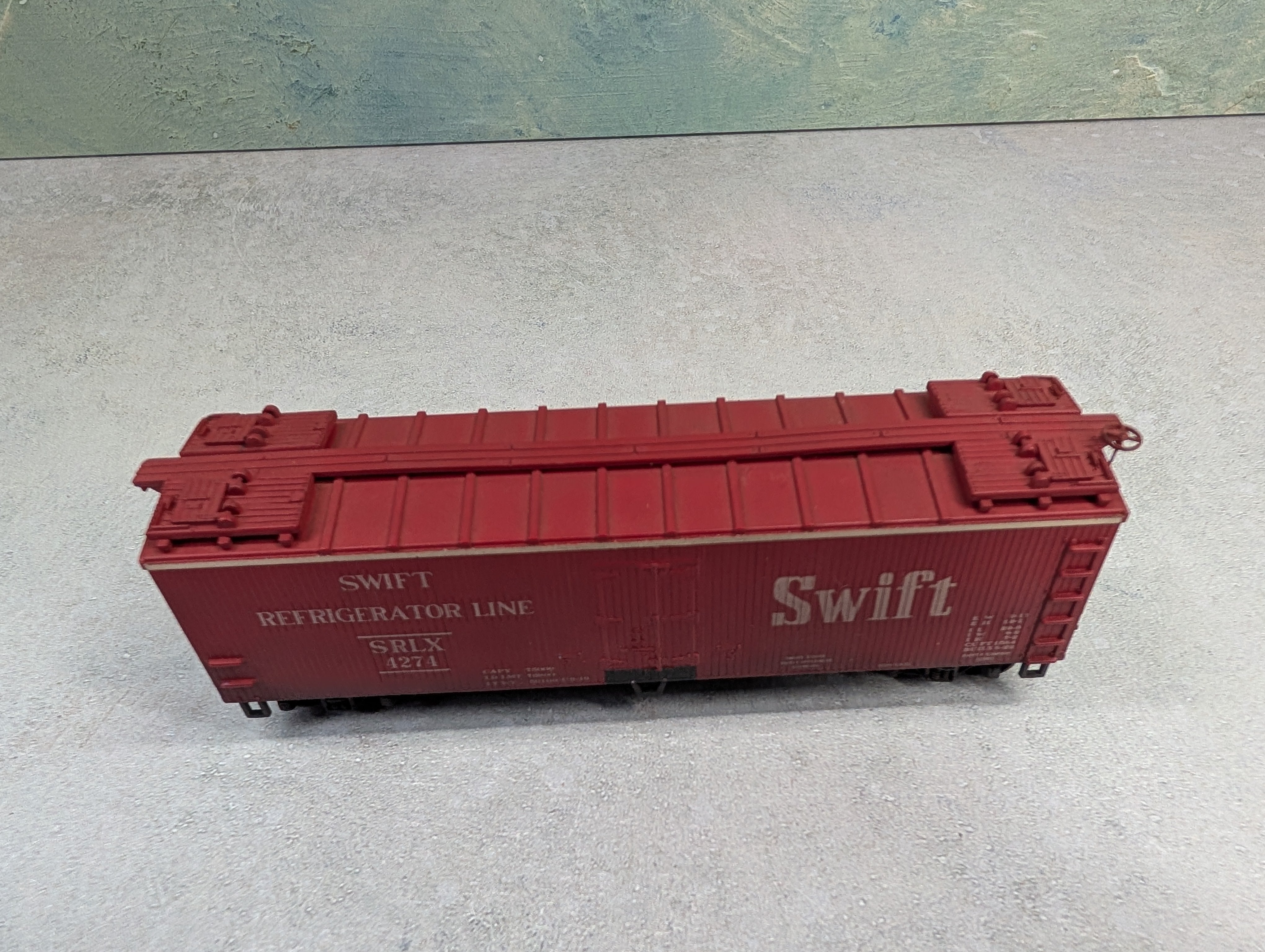 USED TRAIN MINIATURE HO Scale Wooden Reefer Swift SRLX #4274 Weathered