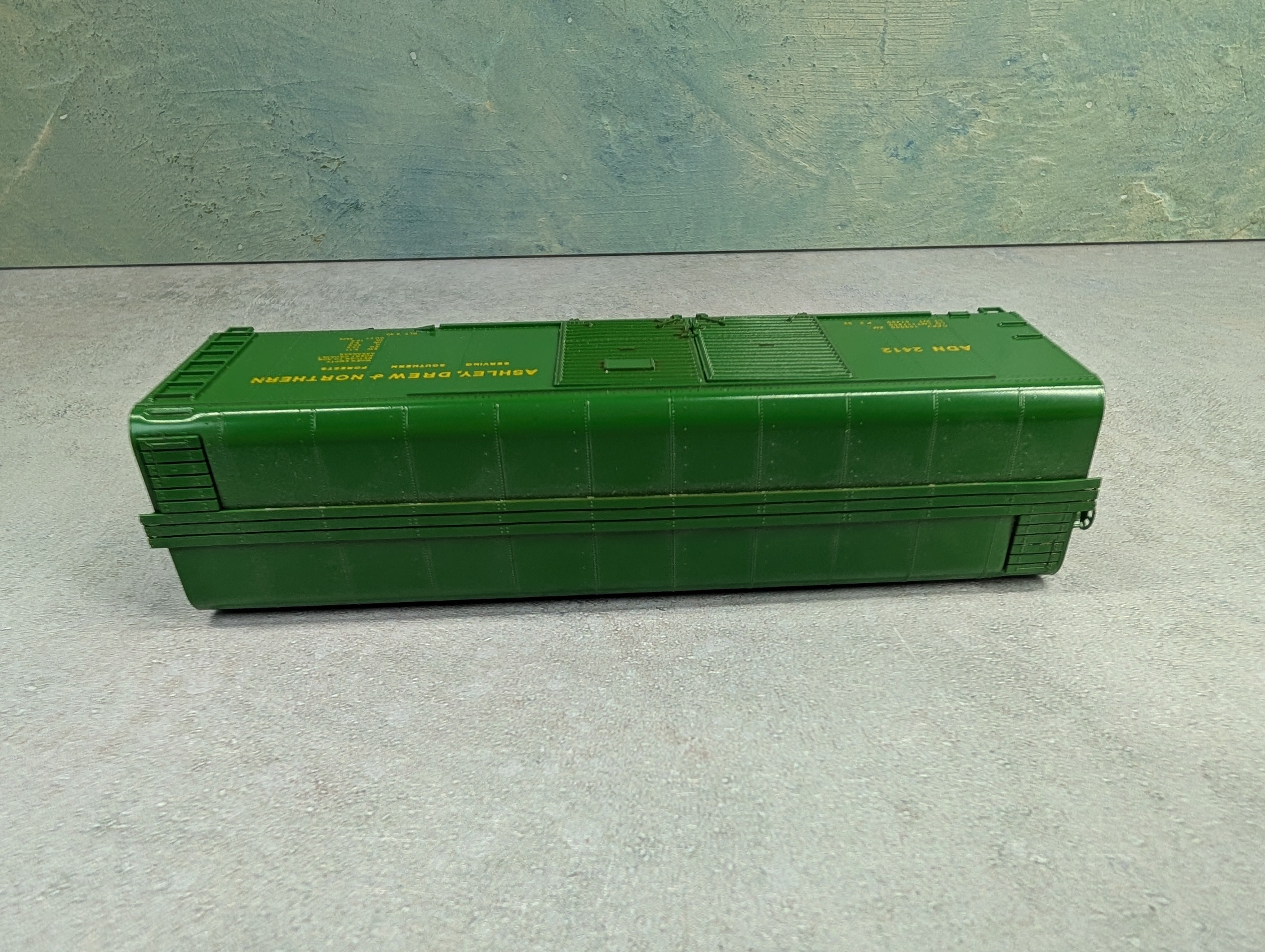 USED Bowser HO Scale Round Top Box Car Ashley, Drew and Northern ADN #2412