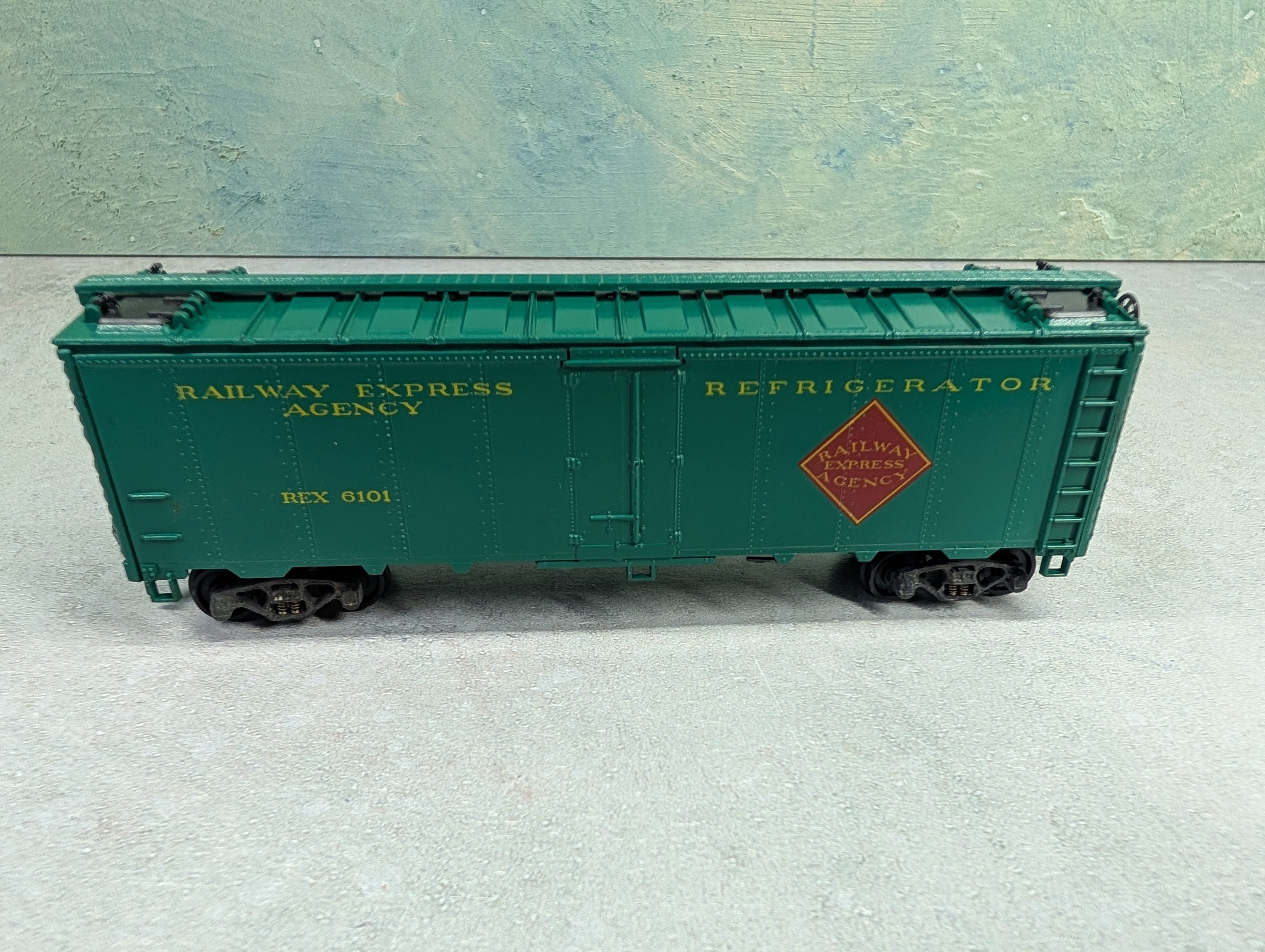 USED Athearn HO Scale 40' Box Car Railway Express Agency REX #6101