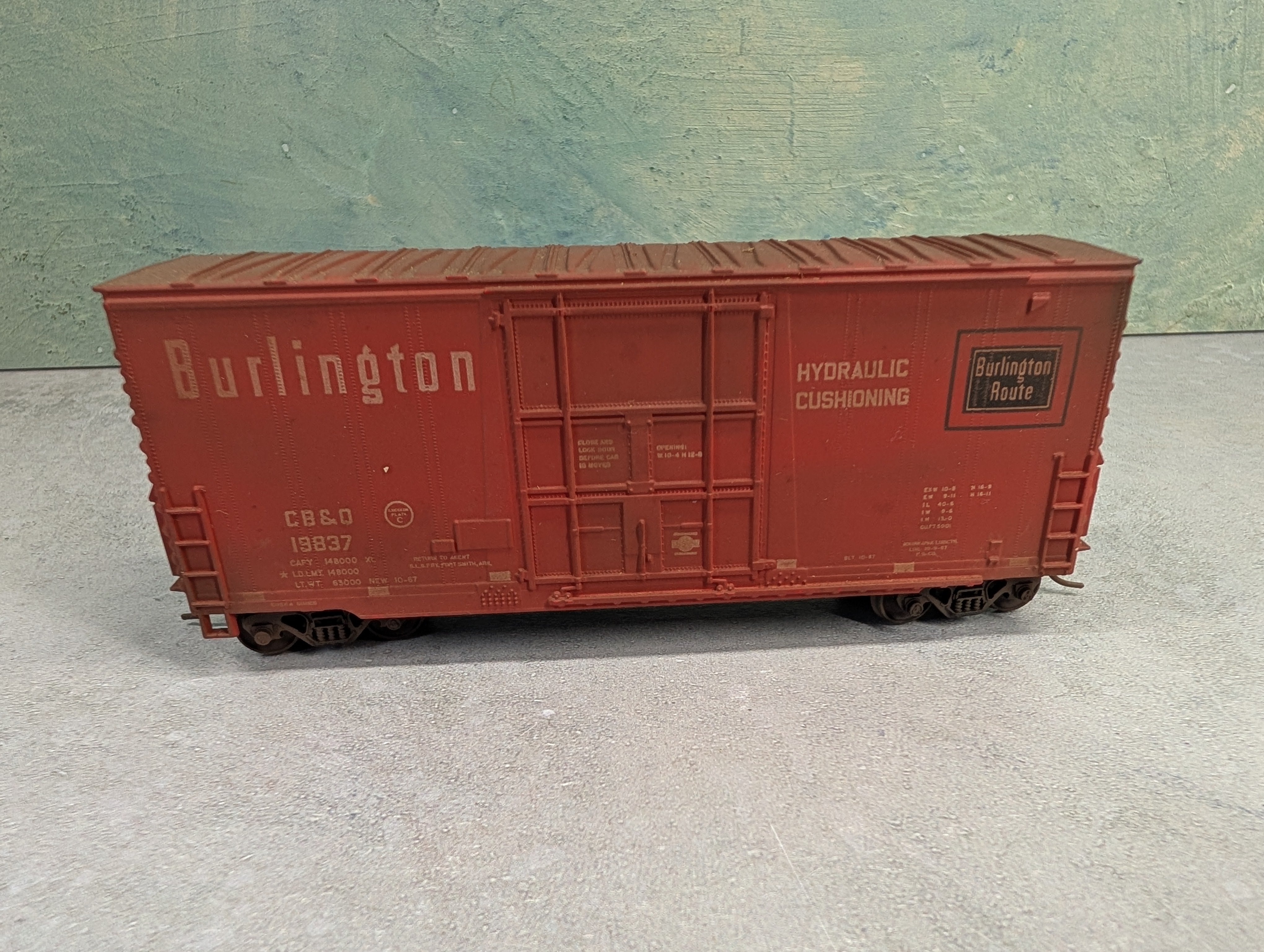 USED Athearn HO Scale HI-Cube Box Car Burlington CB&Q #19837 Weathered