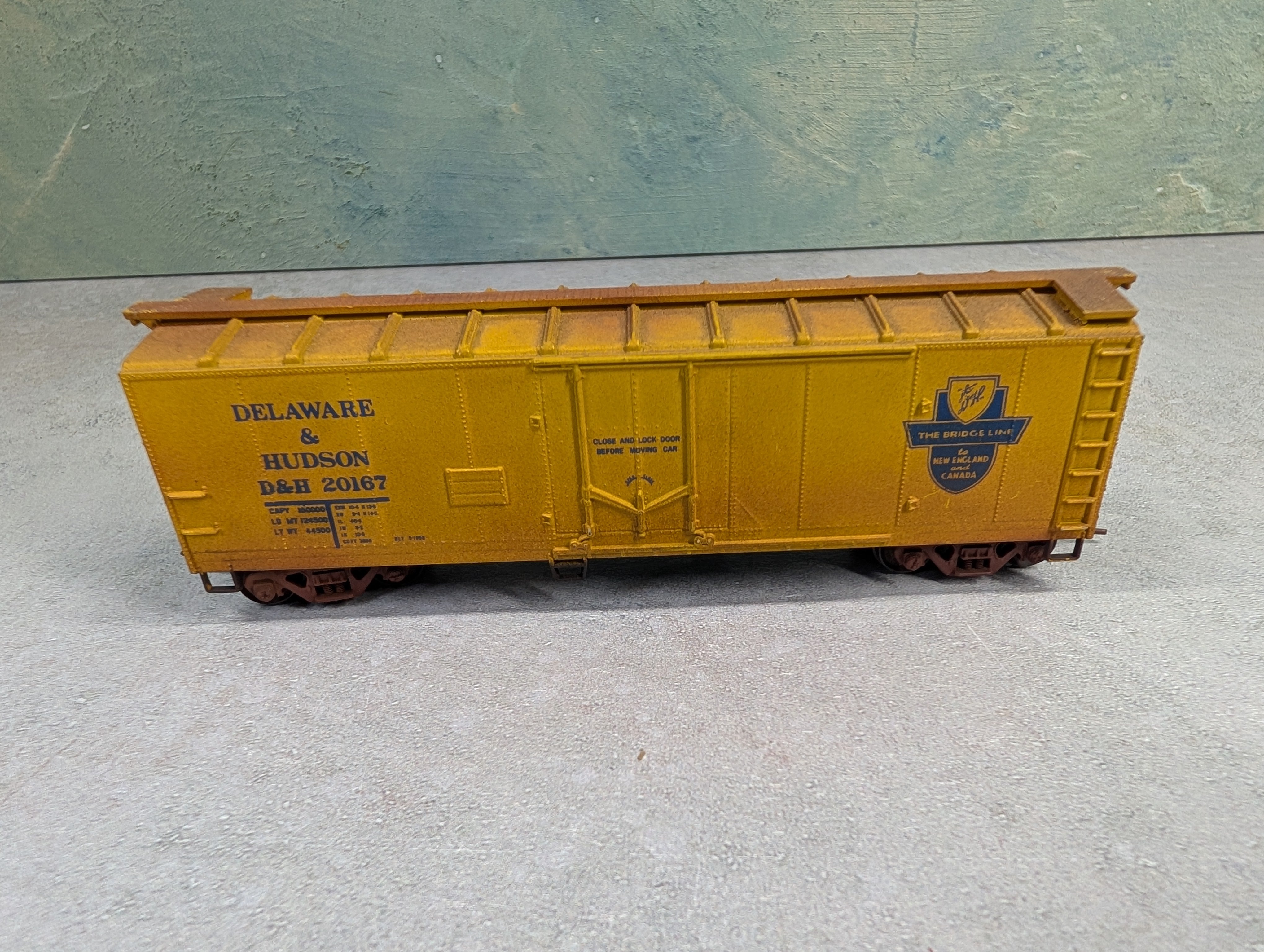 USED TRAIN MINIATURE HO Scale 40' Box Car Delaware and Hudson D&H #20167 Weathered