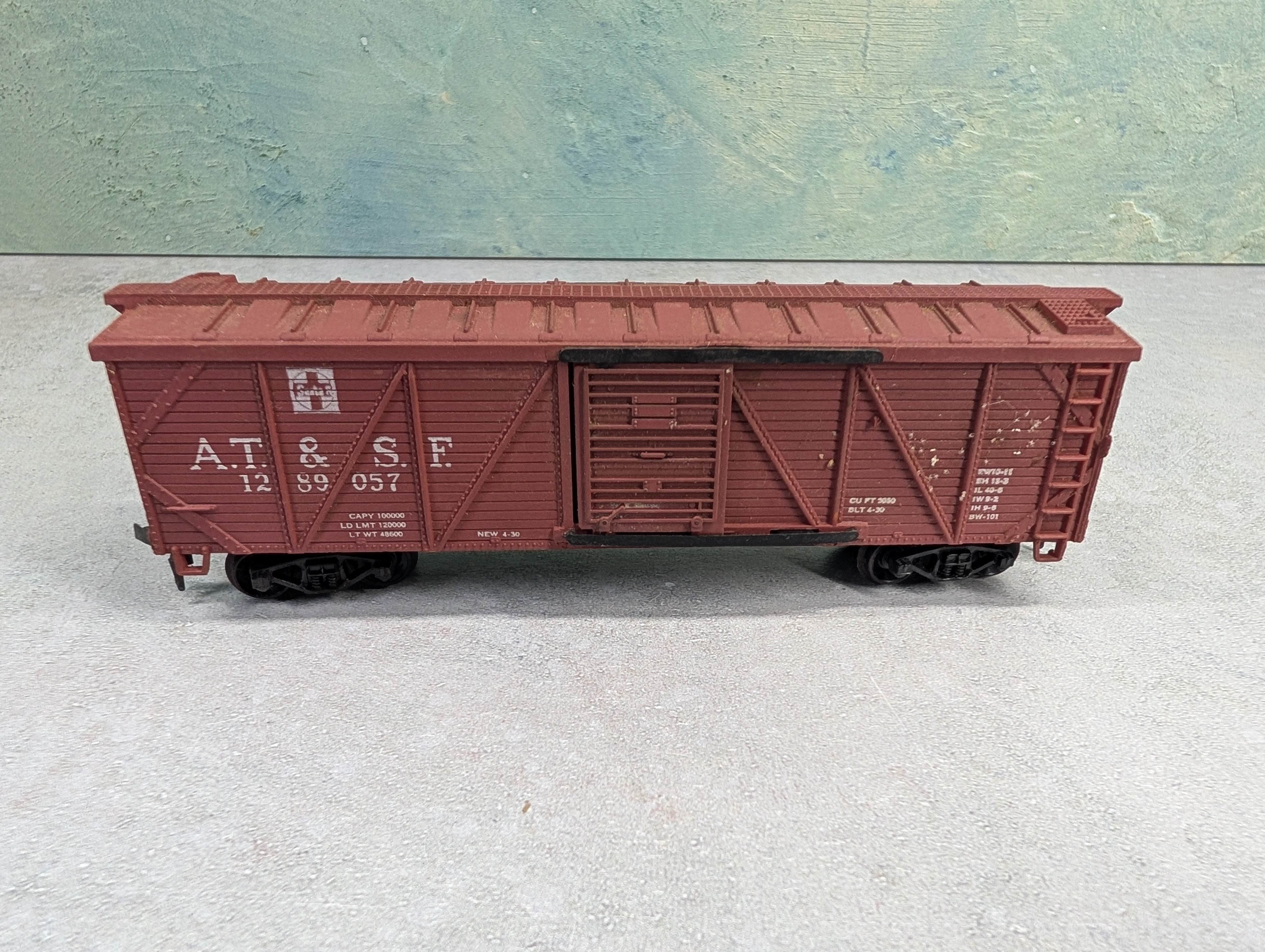 USED Life-Like HO Scale 40' Wooden Box Car Santa Fe ATSF #1289057
