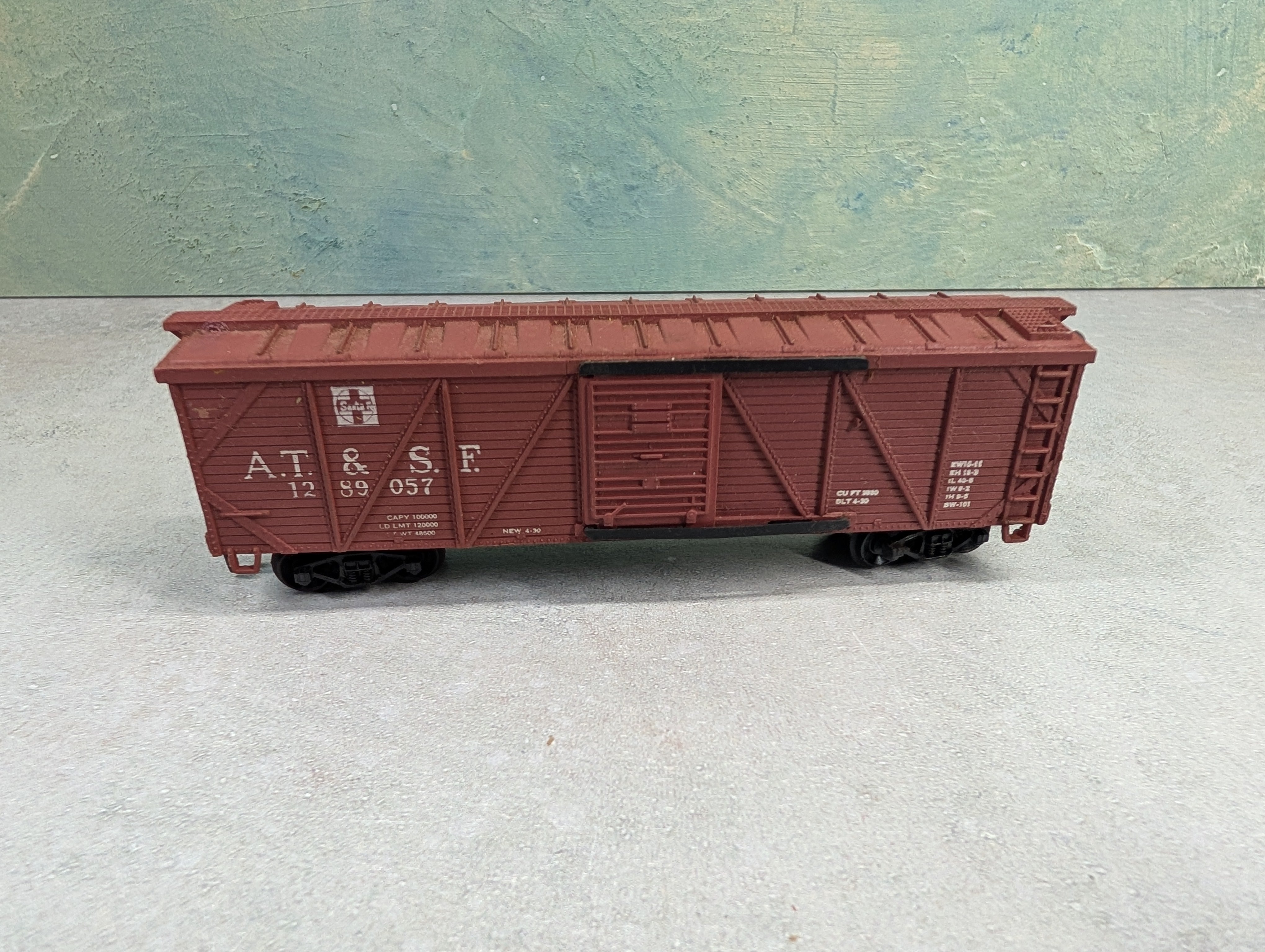 USED Life-Like HO Scale 40' Wooden Box Car Santa Fe ATSF #1289057