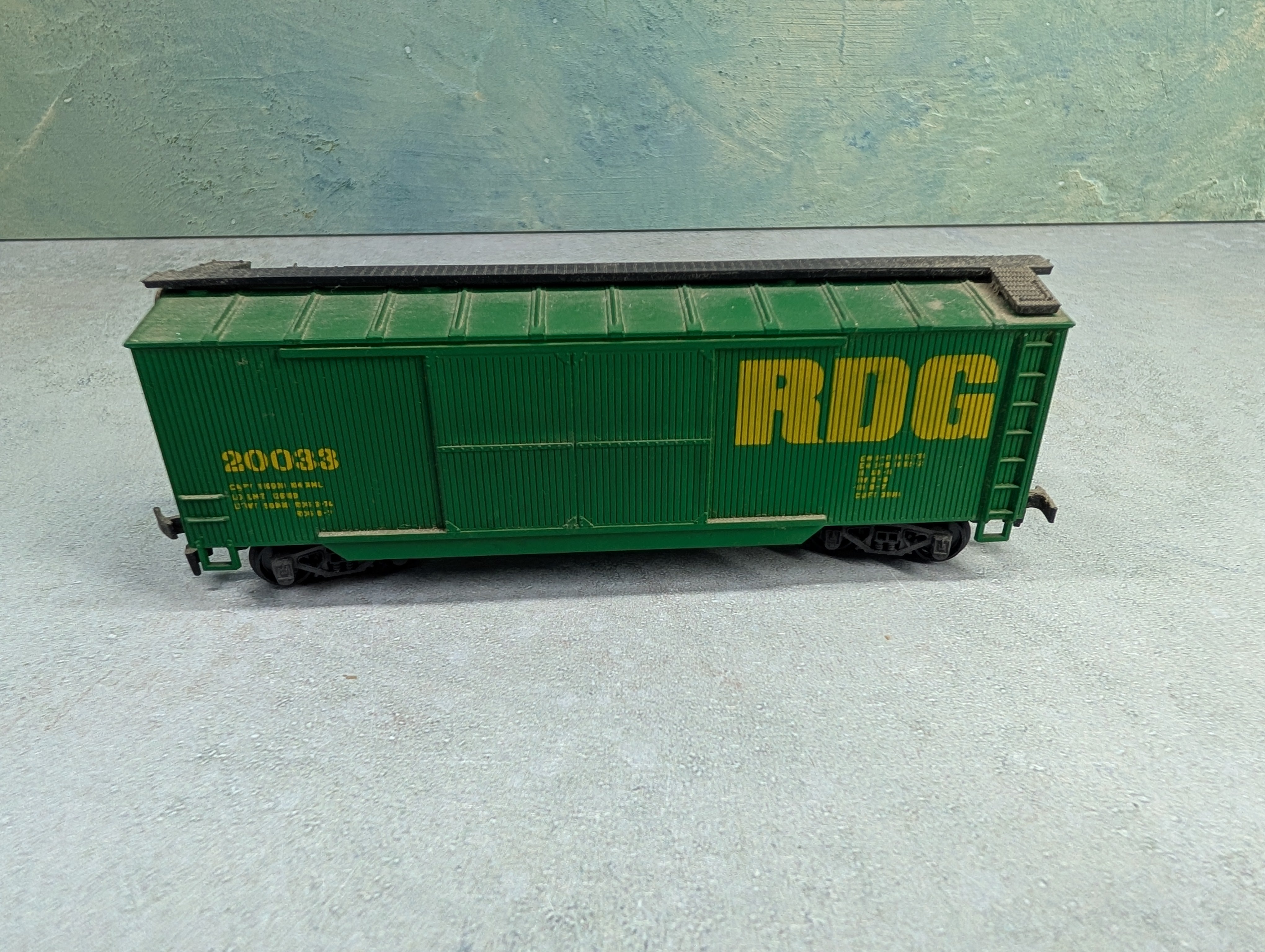USED HO Scale Wooden Box Car Reading RDG #20033