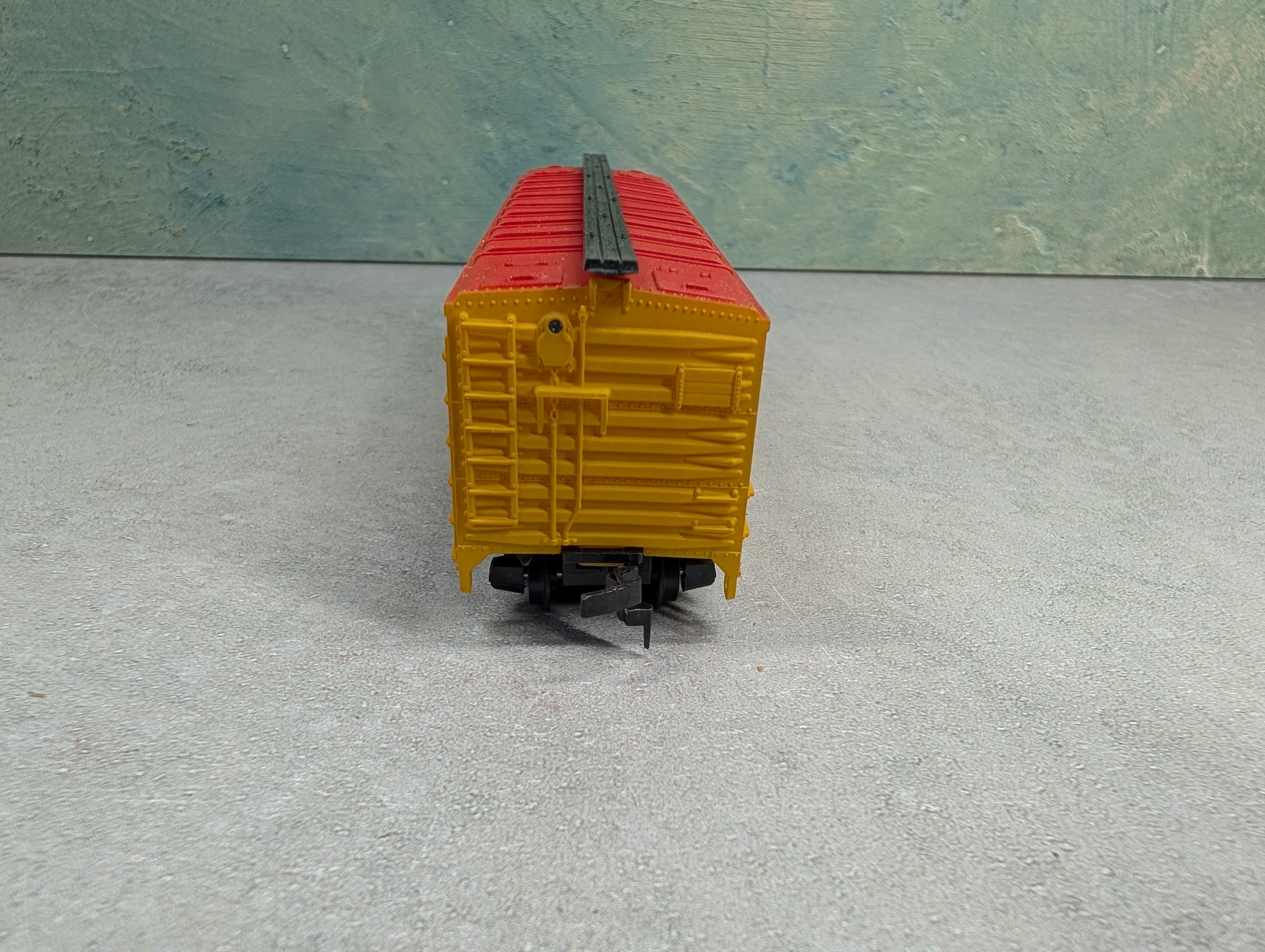 USED Roco HO Scale Wooden Billboard Box Car Oscar Mayer OMTX #5003