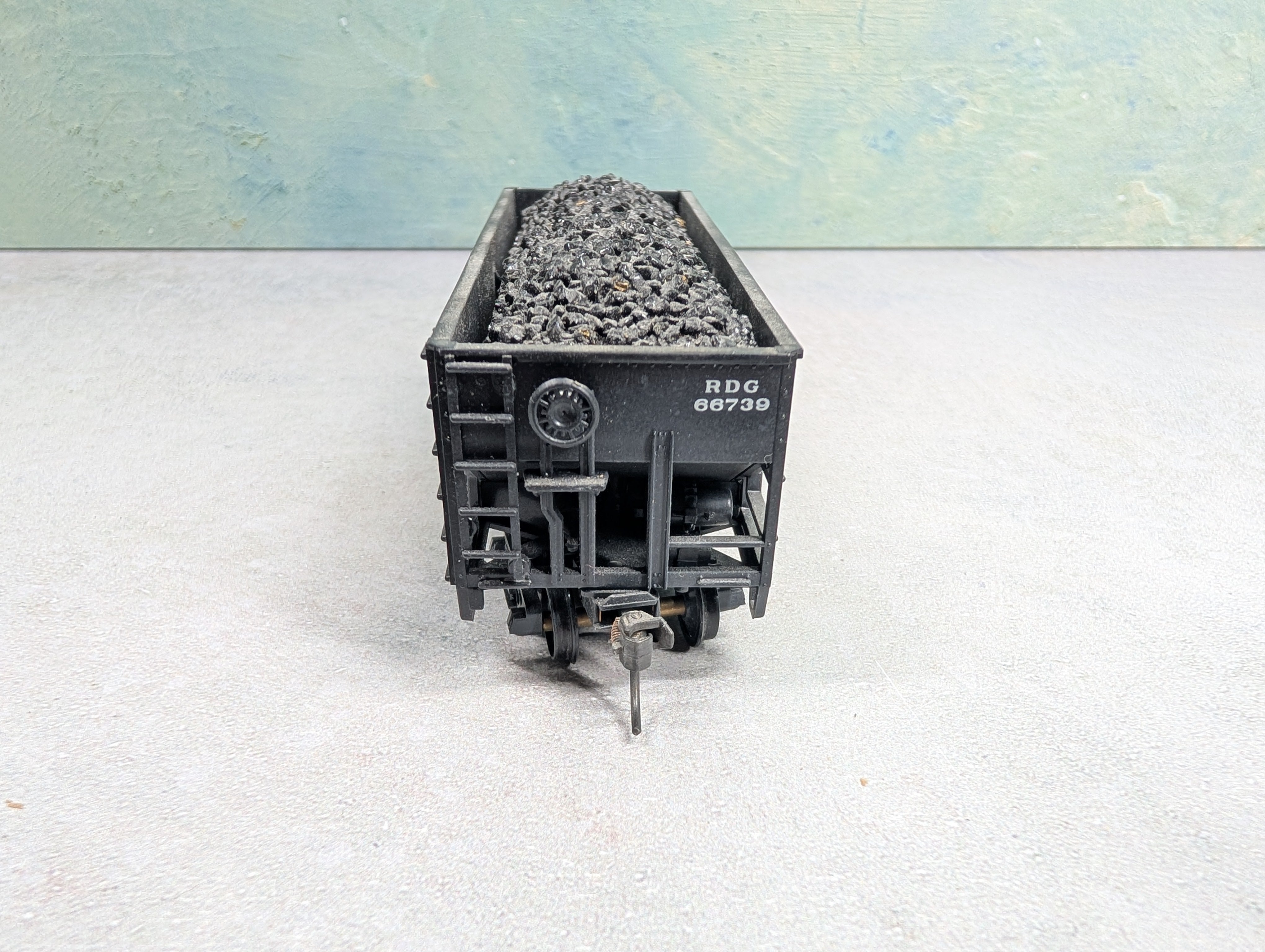 USED Stewart Hobbies HO Scale 2 Bay Open Hopper Reading RDG #66739 w/ Coal Load Weathered