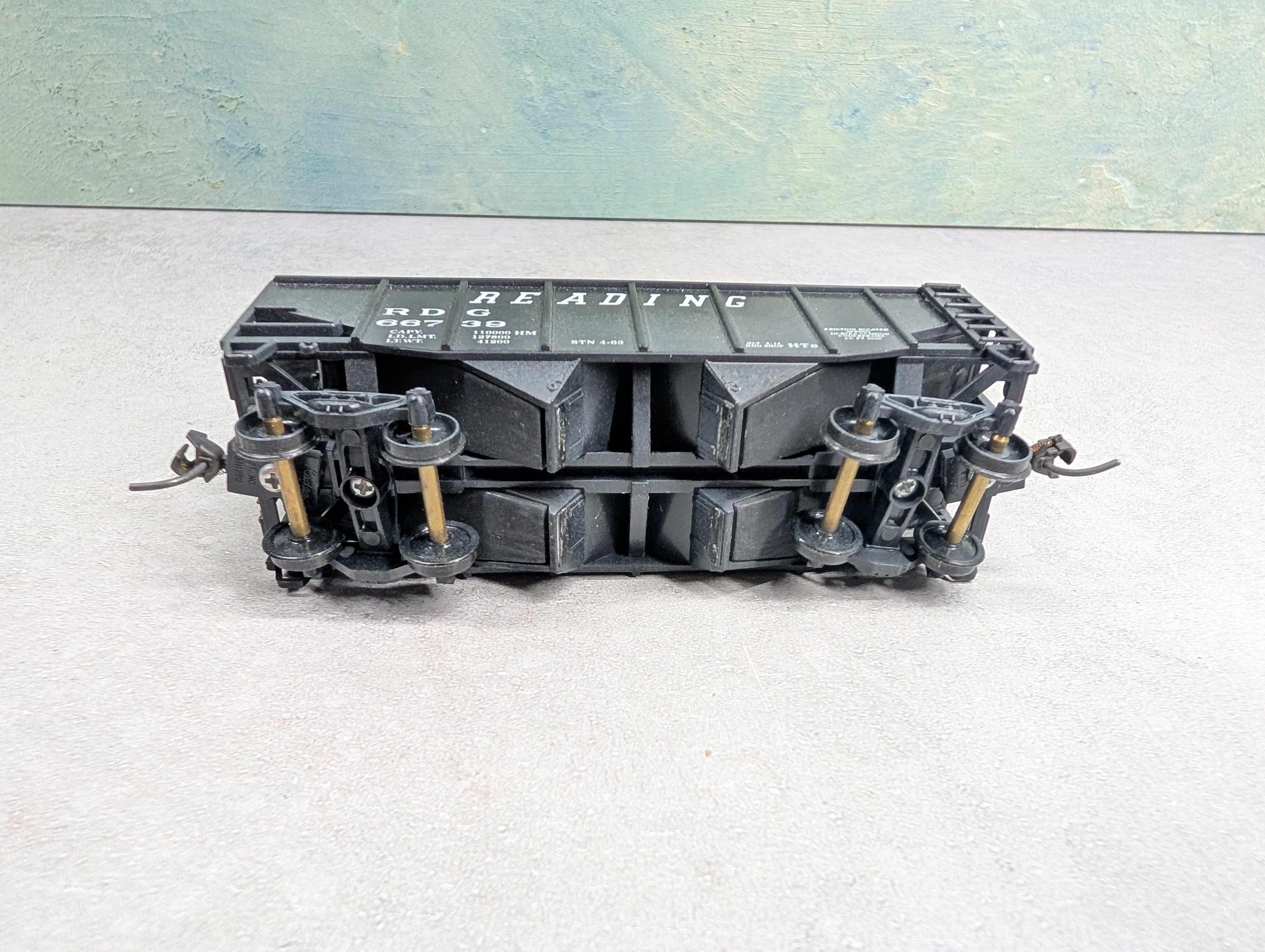 USED Stewart Hobbies HO Scale 2 Bay Open Hopper Reading RDG #66739 w/ Coal Load Weathered