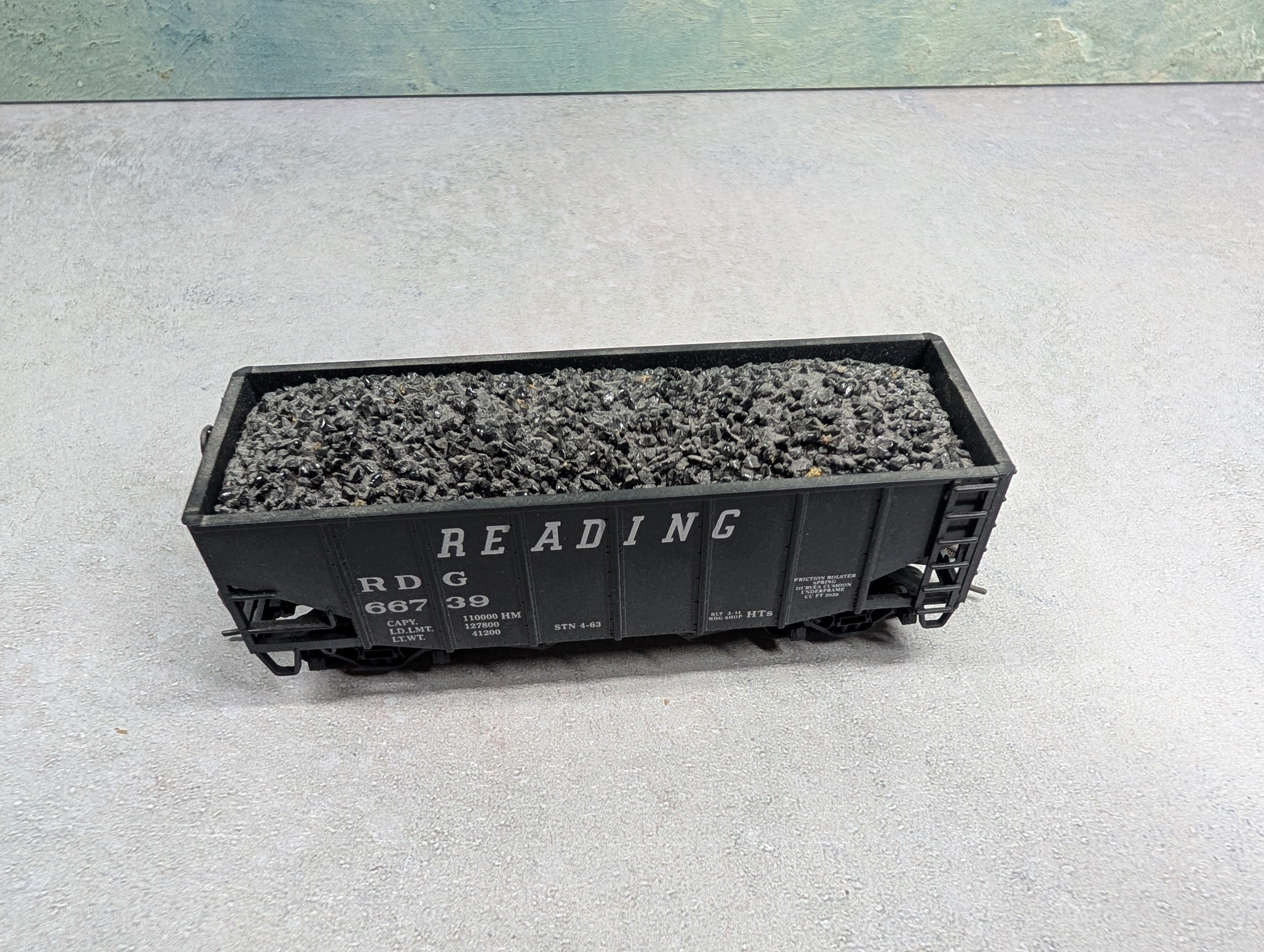 USED Stewart Hobbies HO Scale 2 Bay Open Hopper Reading RDG #66739 w/ Coal Load Weathered