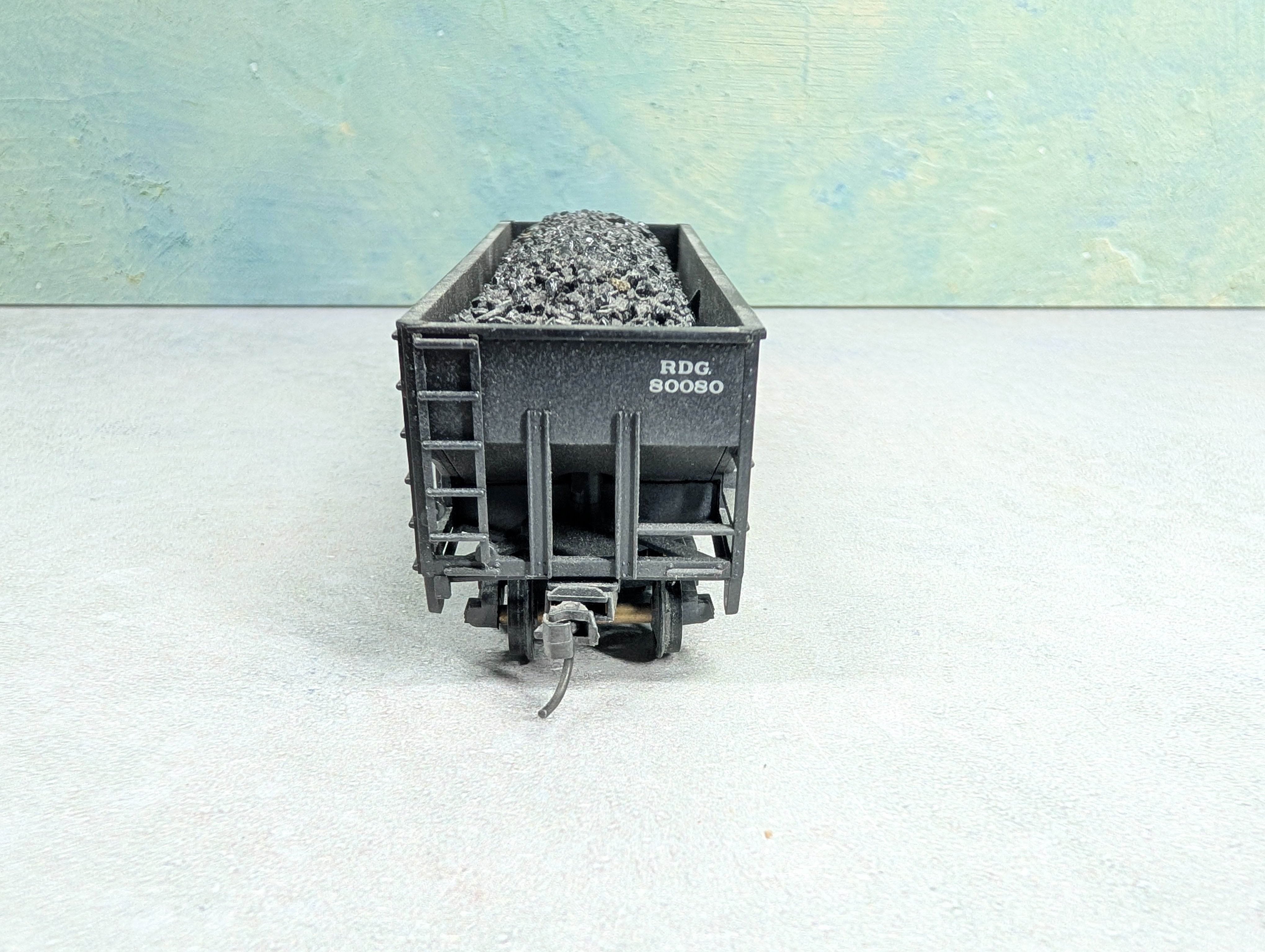 USED Stewart Hobbies HO Scale 2 Bay Open Hopper Reading RDG #80080 w/ Coal Load Weathered