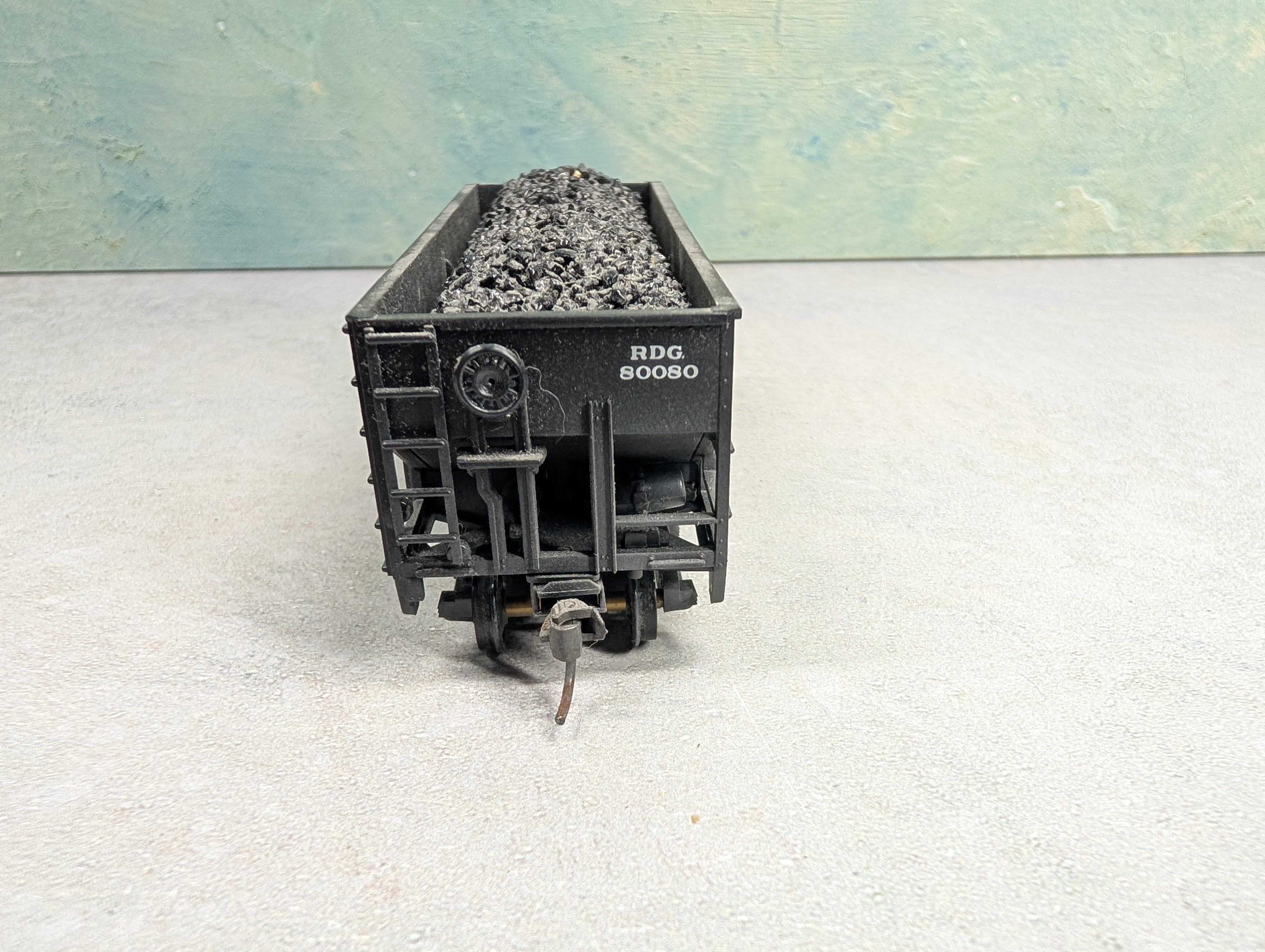 USED Stewart Hobbies HO Scale 2 Bay Open Hopper Reading RDG #80080 w/ Coal Load Weathered
