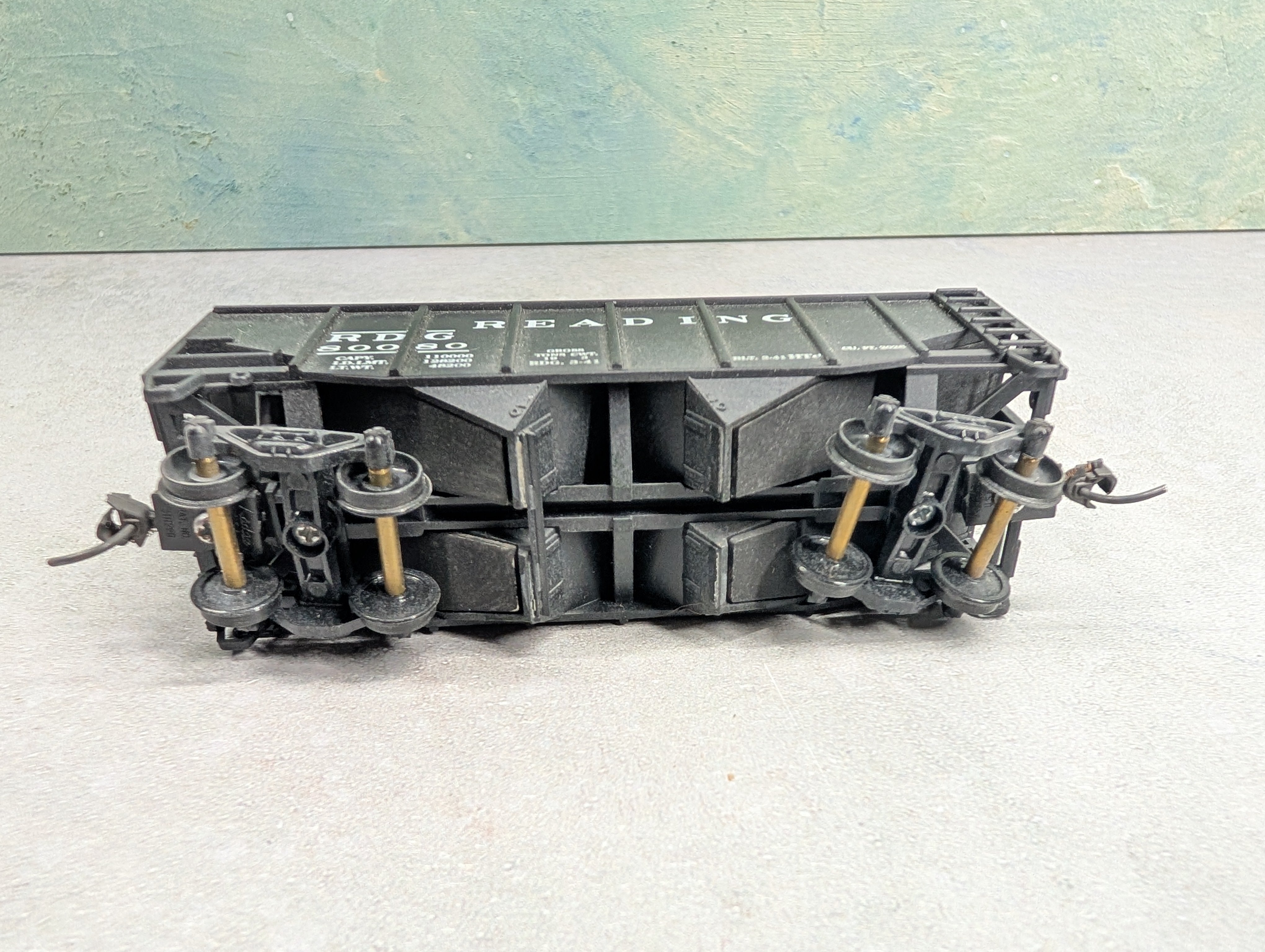 USED Stewart Hobbies HO Scale 2 Bay Open Hopper Reading RDG #80080 w/ Coal Load Weathered