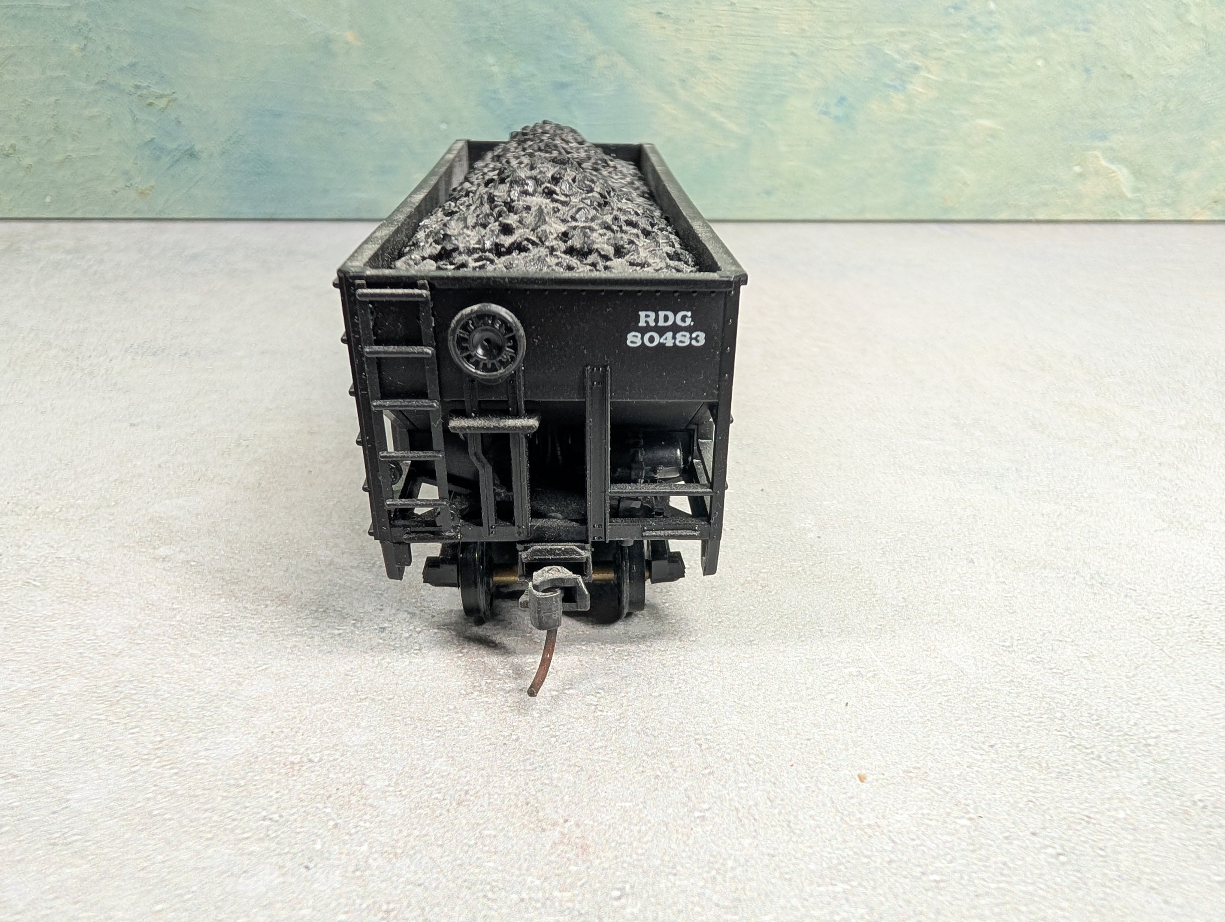 USED Stewart Hobbies HO Scale 2 Bay Open Hopper Reading RDG #80483 w/ Coal Load