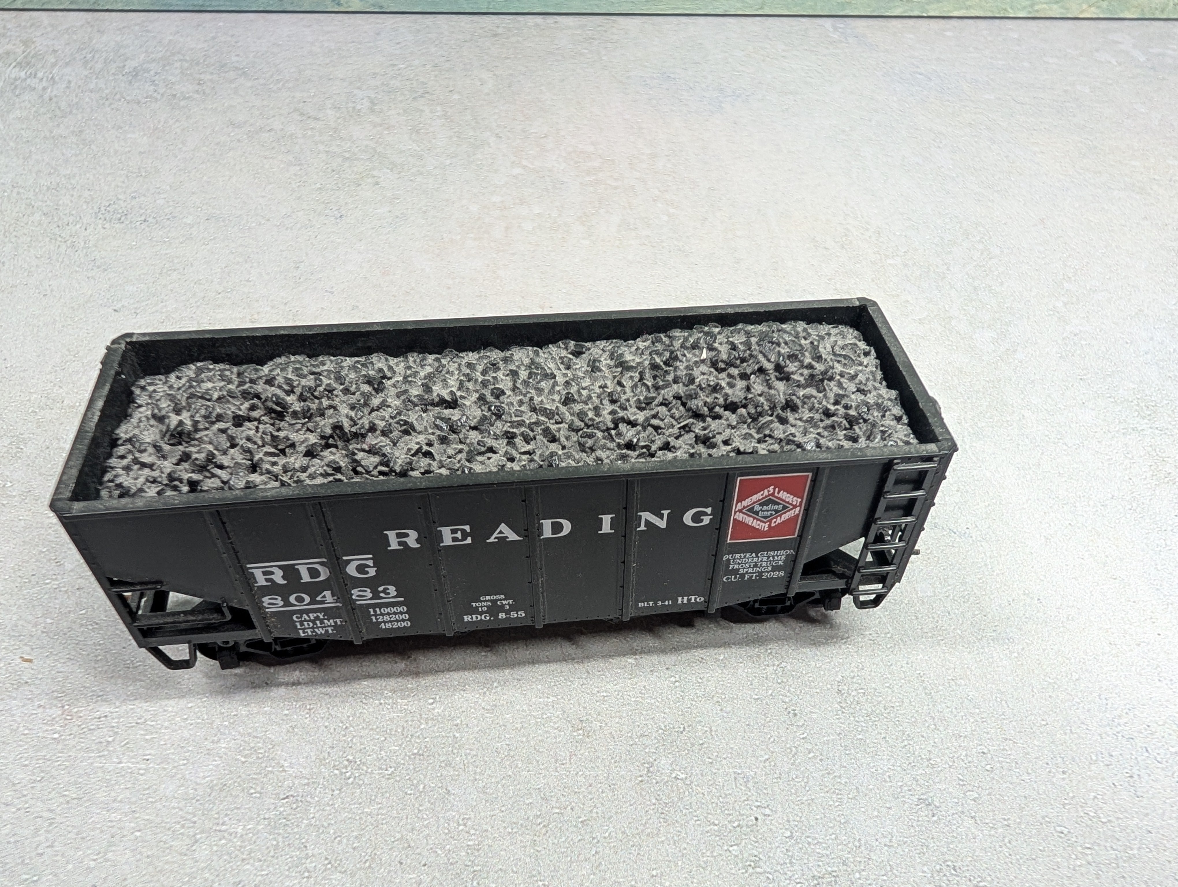 USED Stewart Hobbies HO Scale 2 Bay Open Hopper Reading RDG #80483 w/ Coal Load