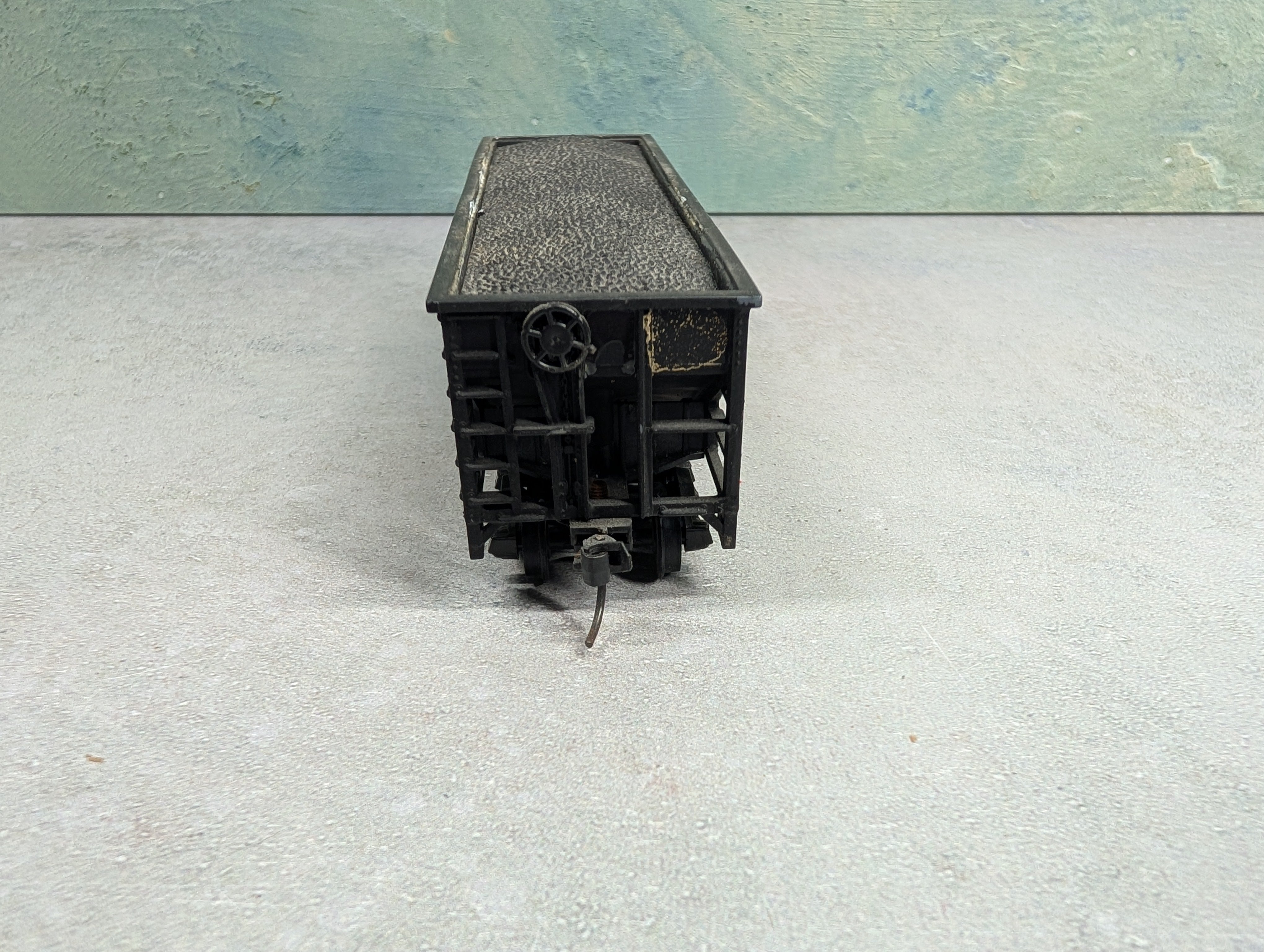 USED HO Scale 2 Bay Open Hopper w/ Plastic Coal Load Reading RDG #82163