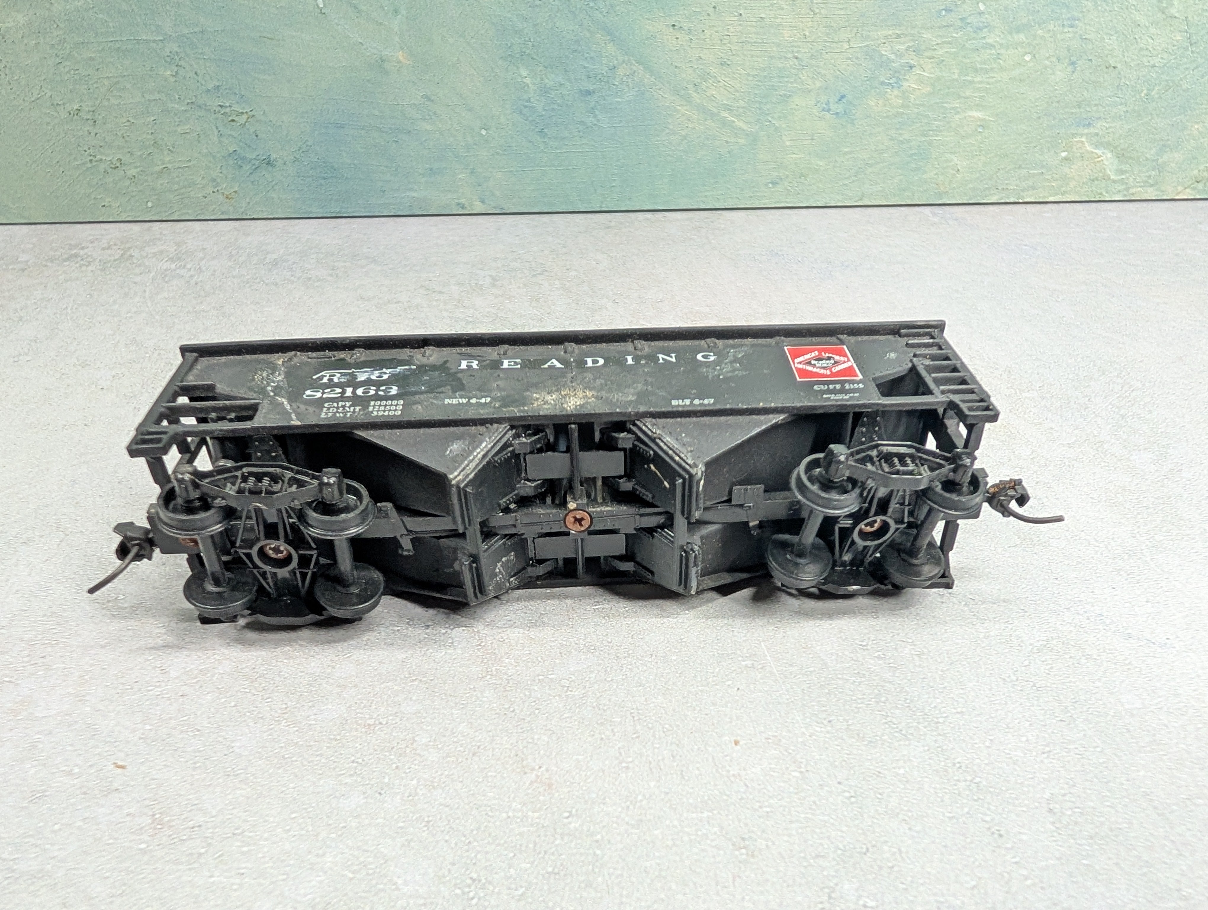 USED HO Scale 2 Bay Open Hopper w/ Plastic Coal Load Reading RDG #82163