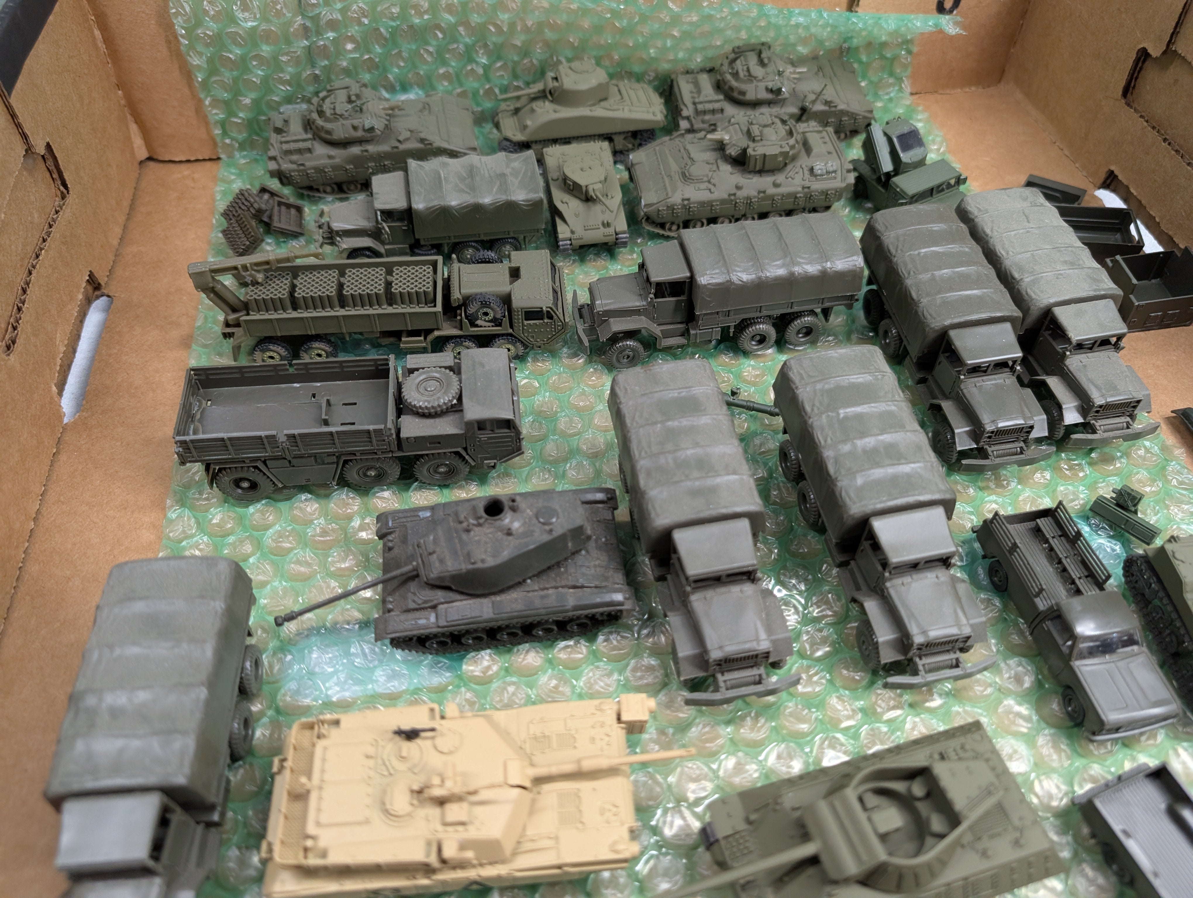 USED Roco HO Scale Lot of Various Army Tank Cars, Vehicles, Parts and more, MiniTanks
