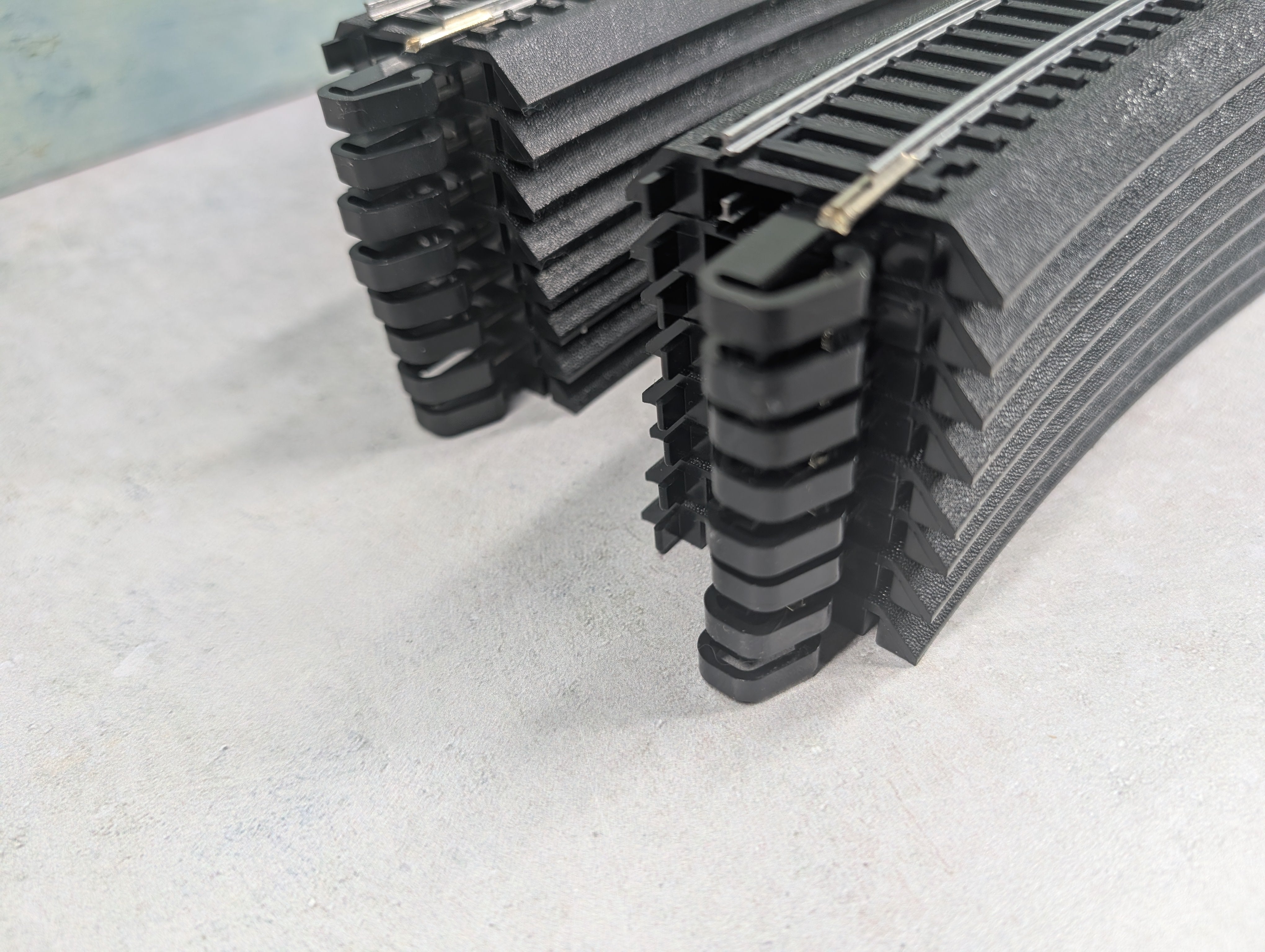 USED Bachmann HO Scale E-Z Track 22" Curved Track Steel Alloy Code 100 (16 pcs)