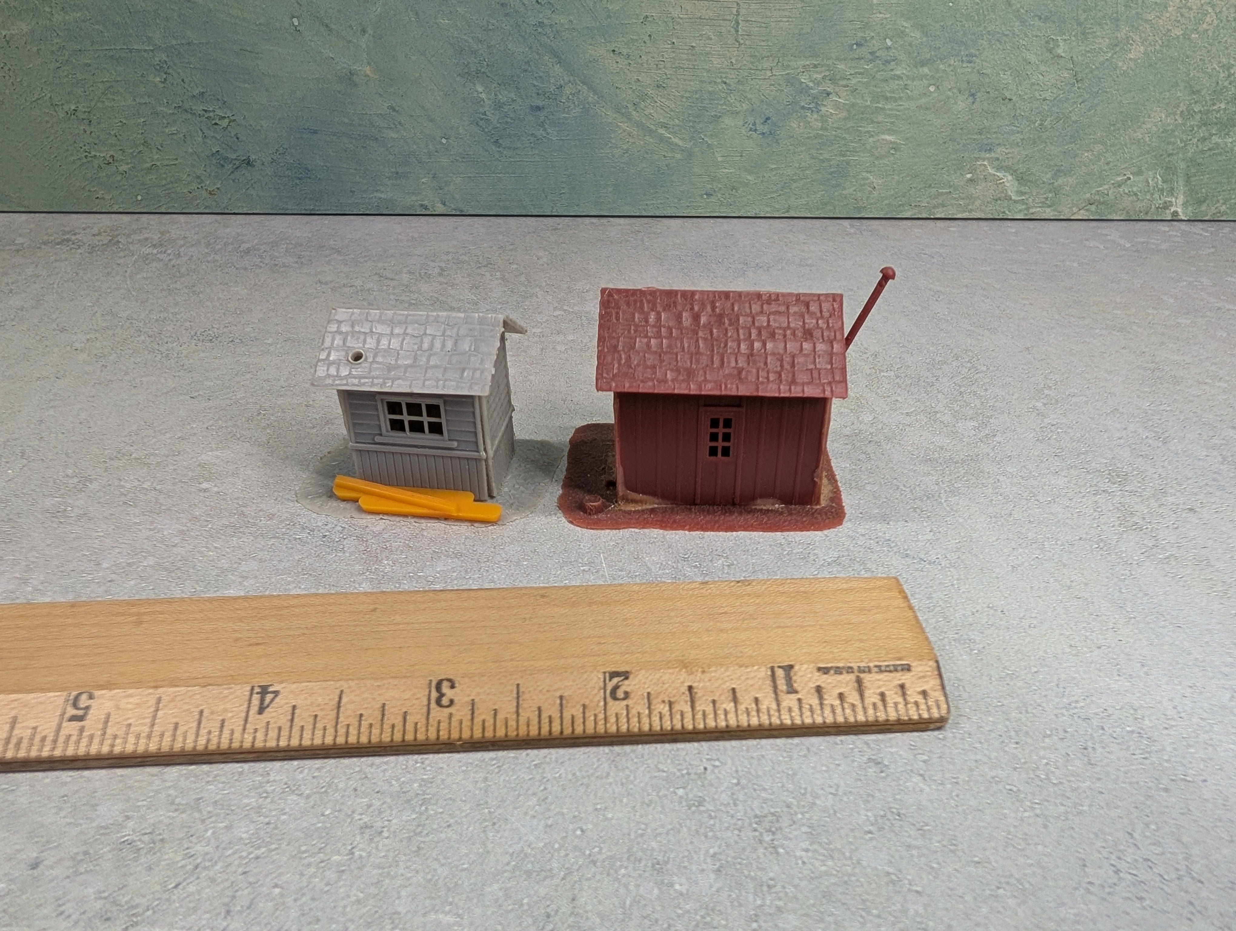 USED HO Scale Shanty Buildings (2 pcs)