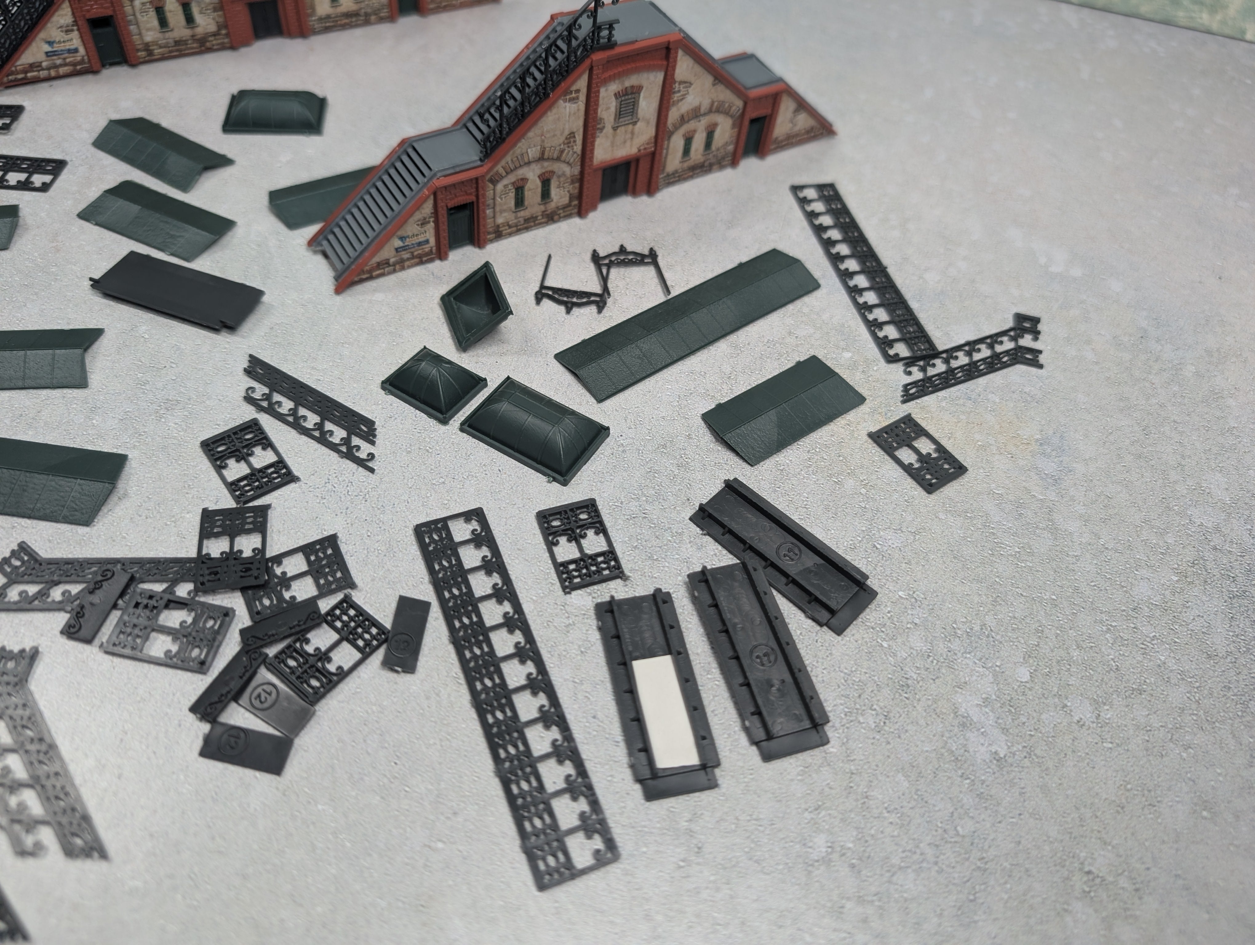 USED Pola N Scale Covered Pedestrian Bridge
