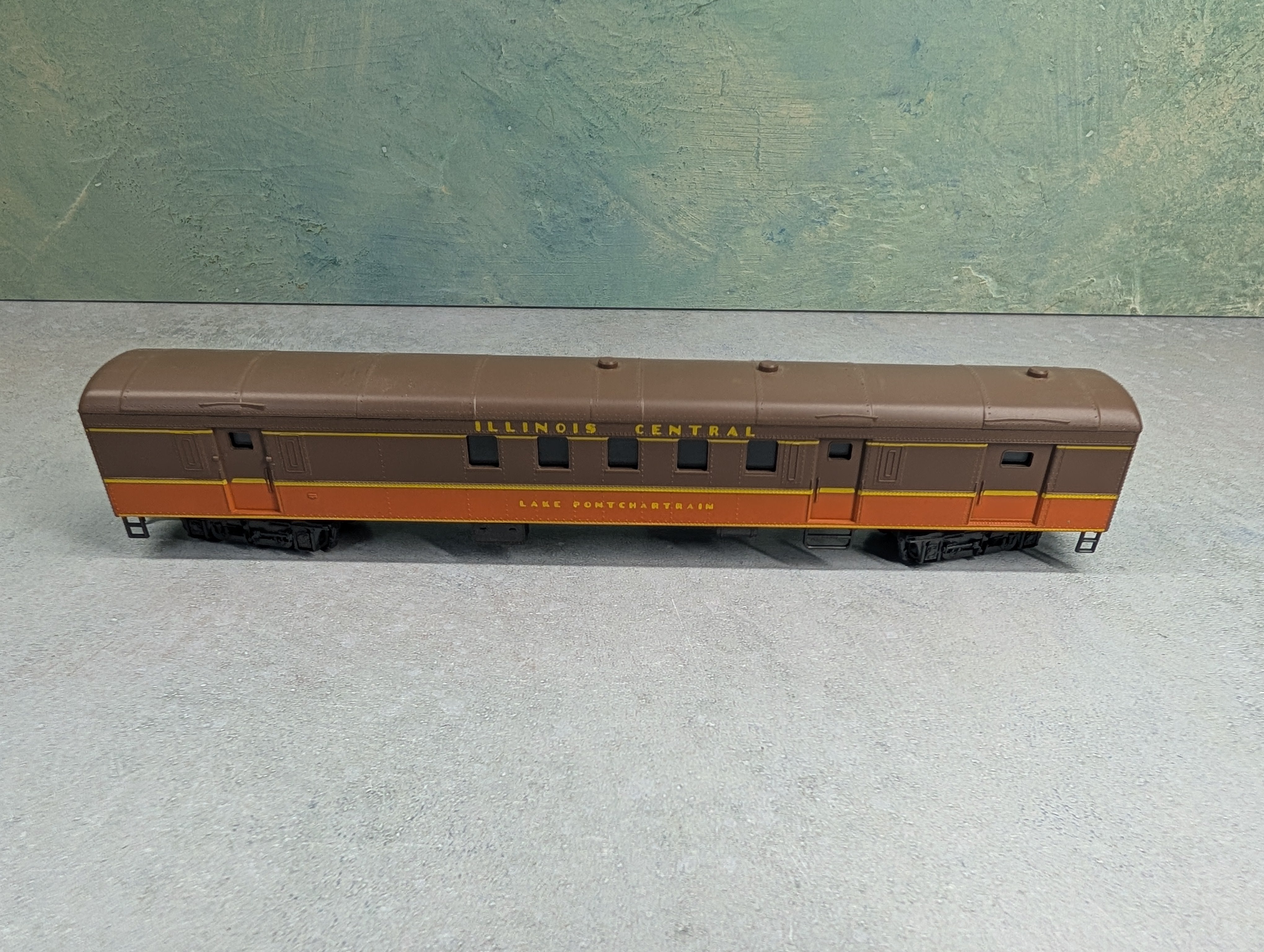 USED Rivarossi HO Scale 1930 RPO 72' Passenger Car Illinois Central Lake Pontchartrain