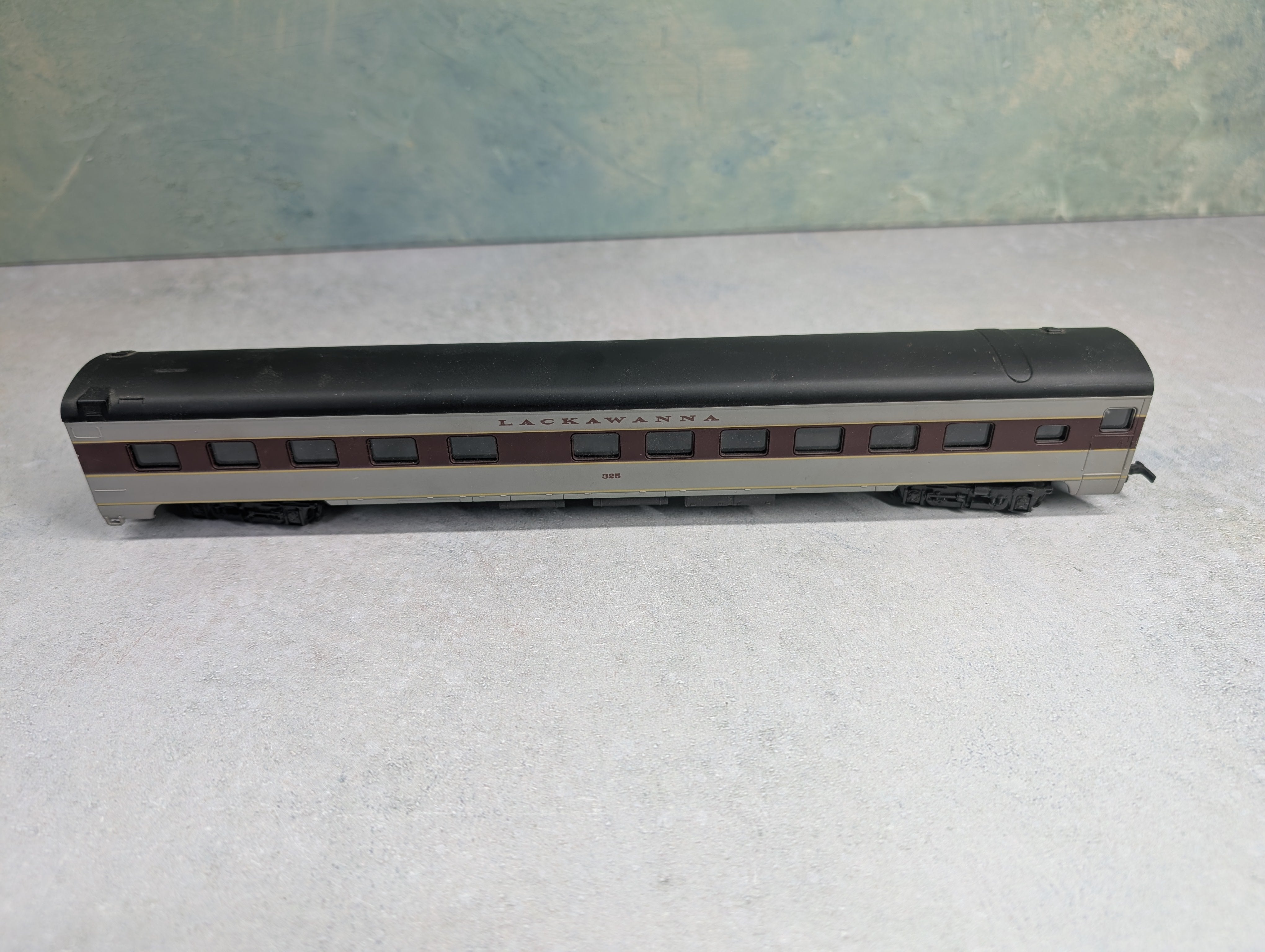 USED Rivarossi HO Scale 1930 Sleeper 85' Passenger Car Lackawanna #325