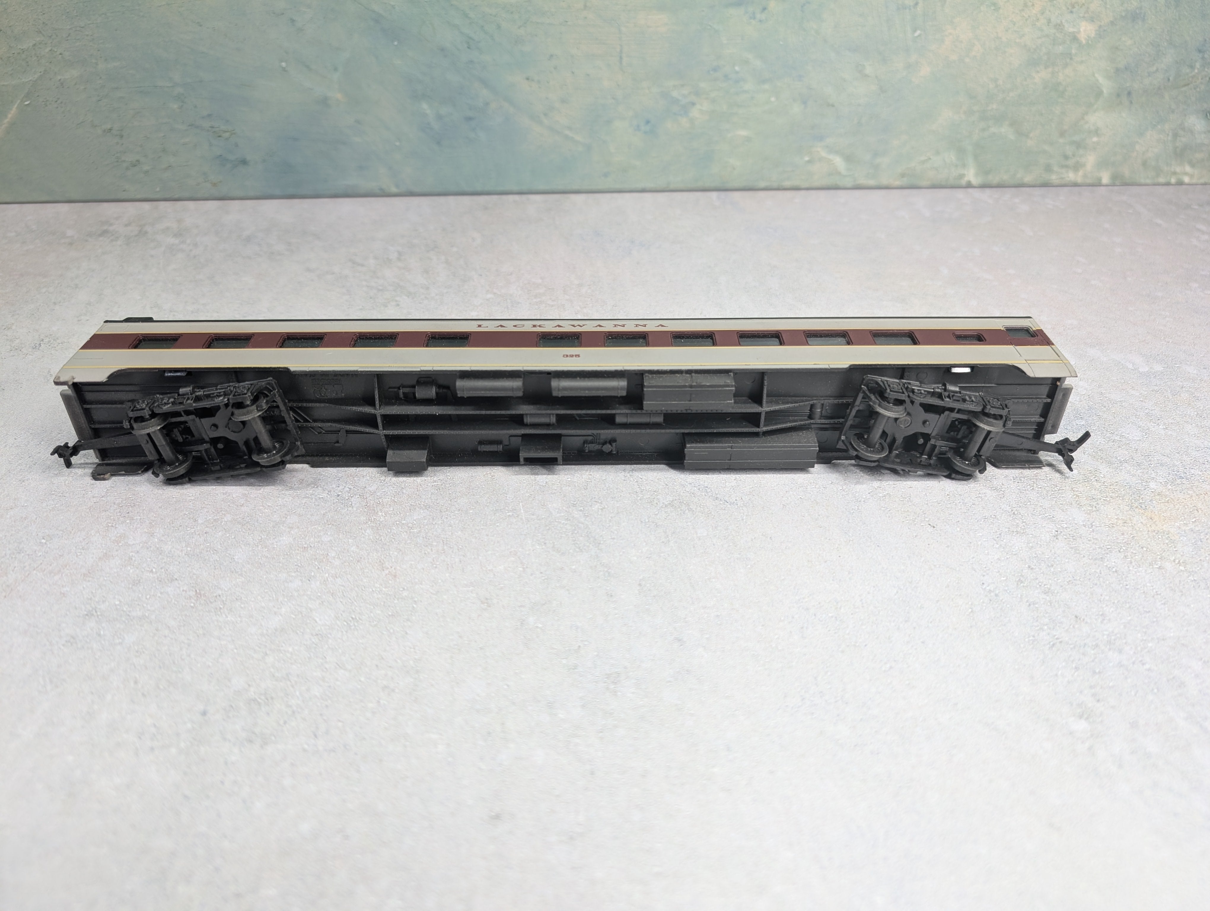 USED Rivarossi HO Scale 1930 Sleeper 85' Passenger Car Lackawanna #325