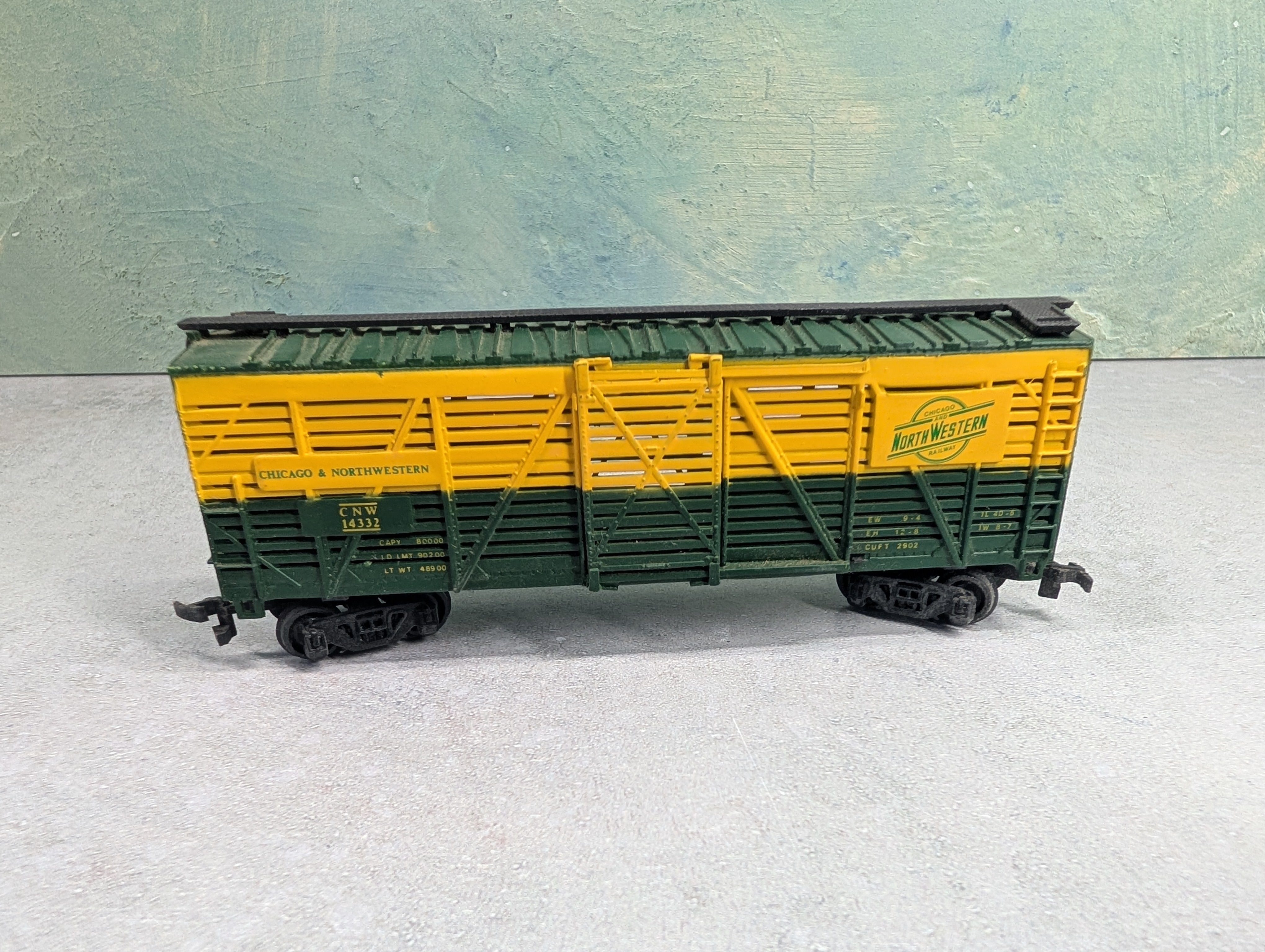 USED Bachmann HO Scale 40' Cattle Stock Car Chicago & North Western CNW #14332