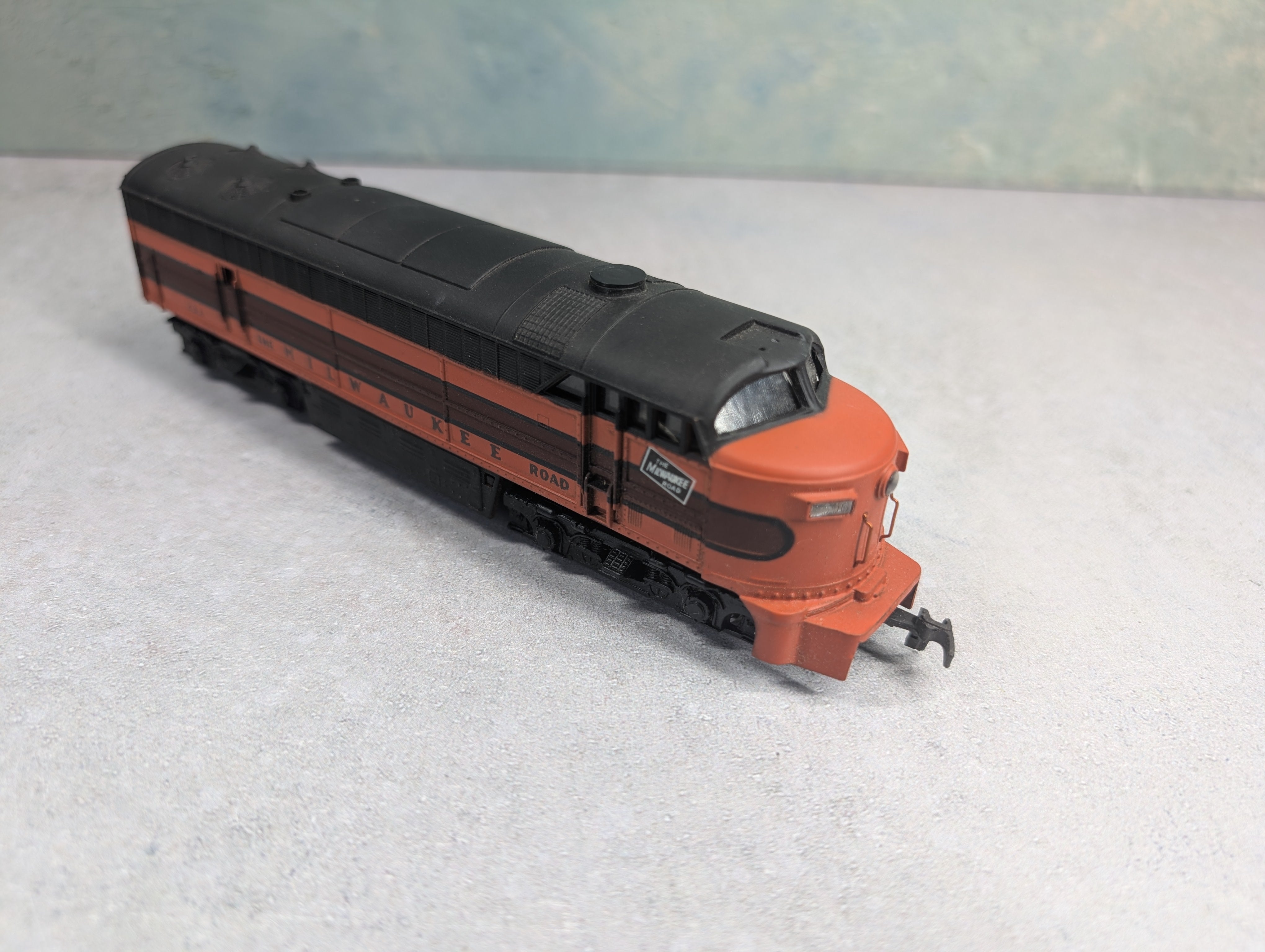 USED AHM HO Scale FM C-Liner Diesel Locomotive Milwaukee Road #23A Unpowered