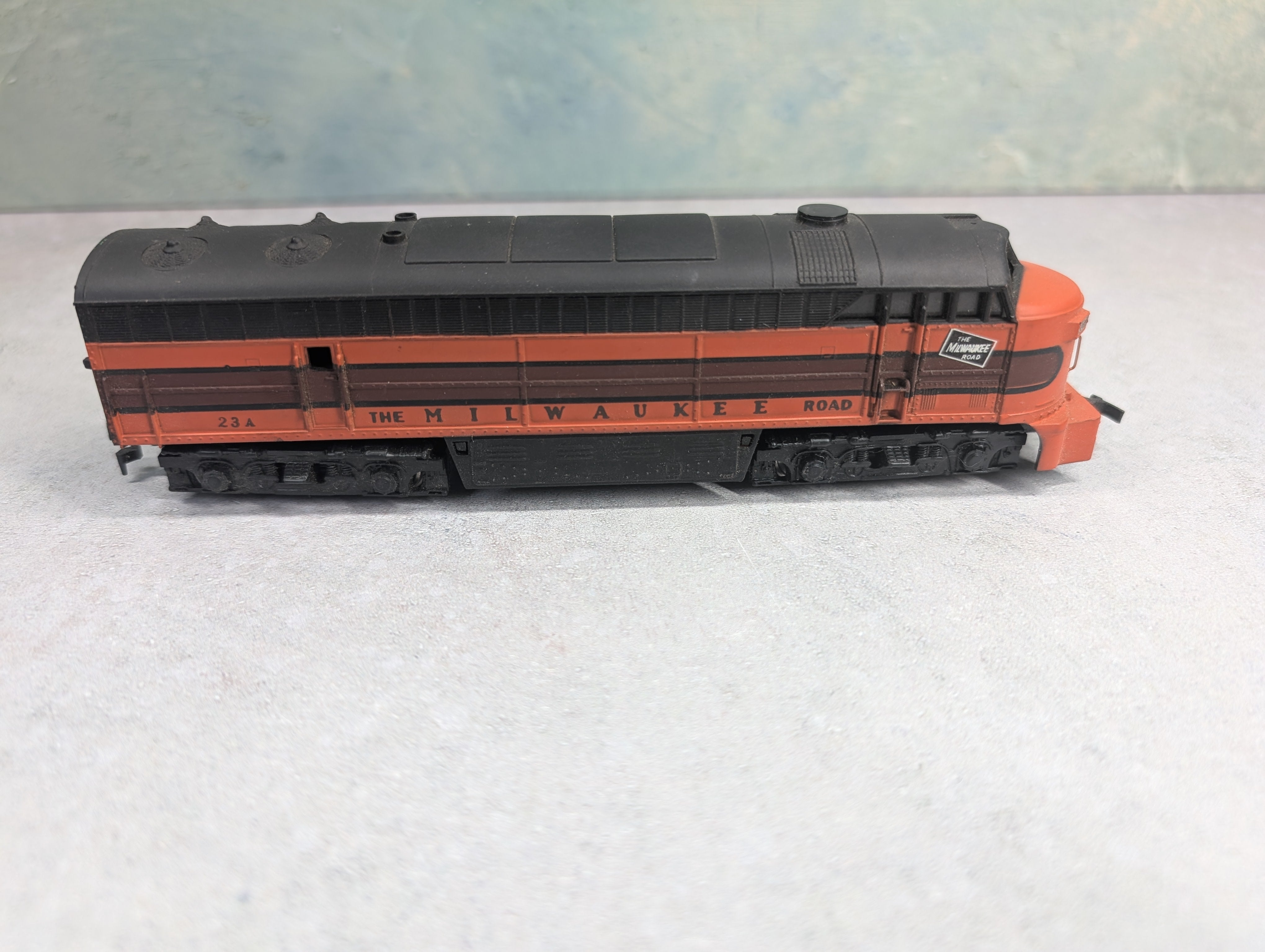 USED AHM HO Scale FM C-Liner Diesel Locomotive Milwaukee Road #23A Unpowered