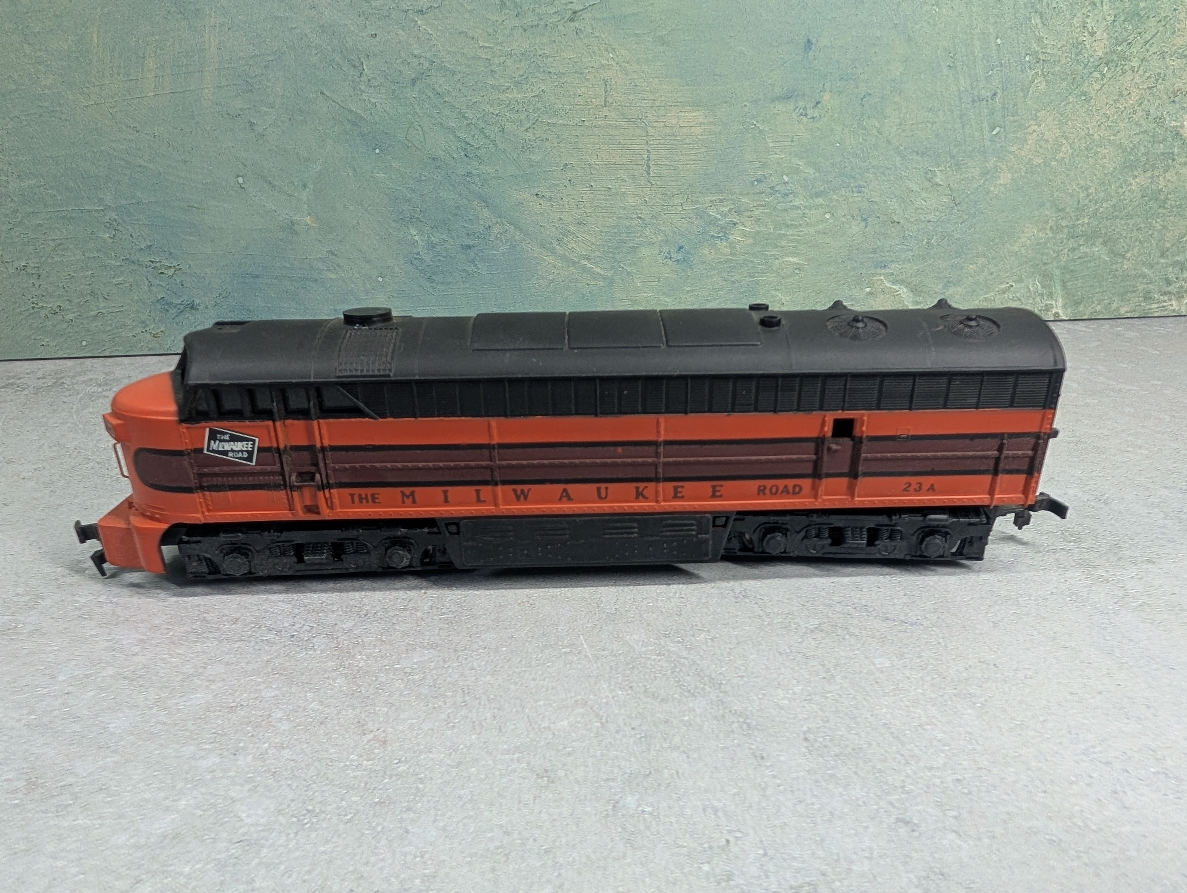 USED AHM HO Scale FM C-Liner Diesel Locomotive Milwaukee Road #23A Unpowered