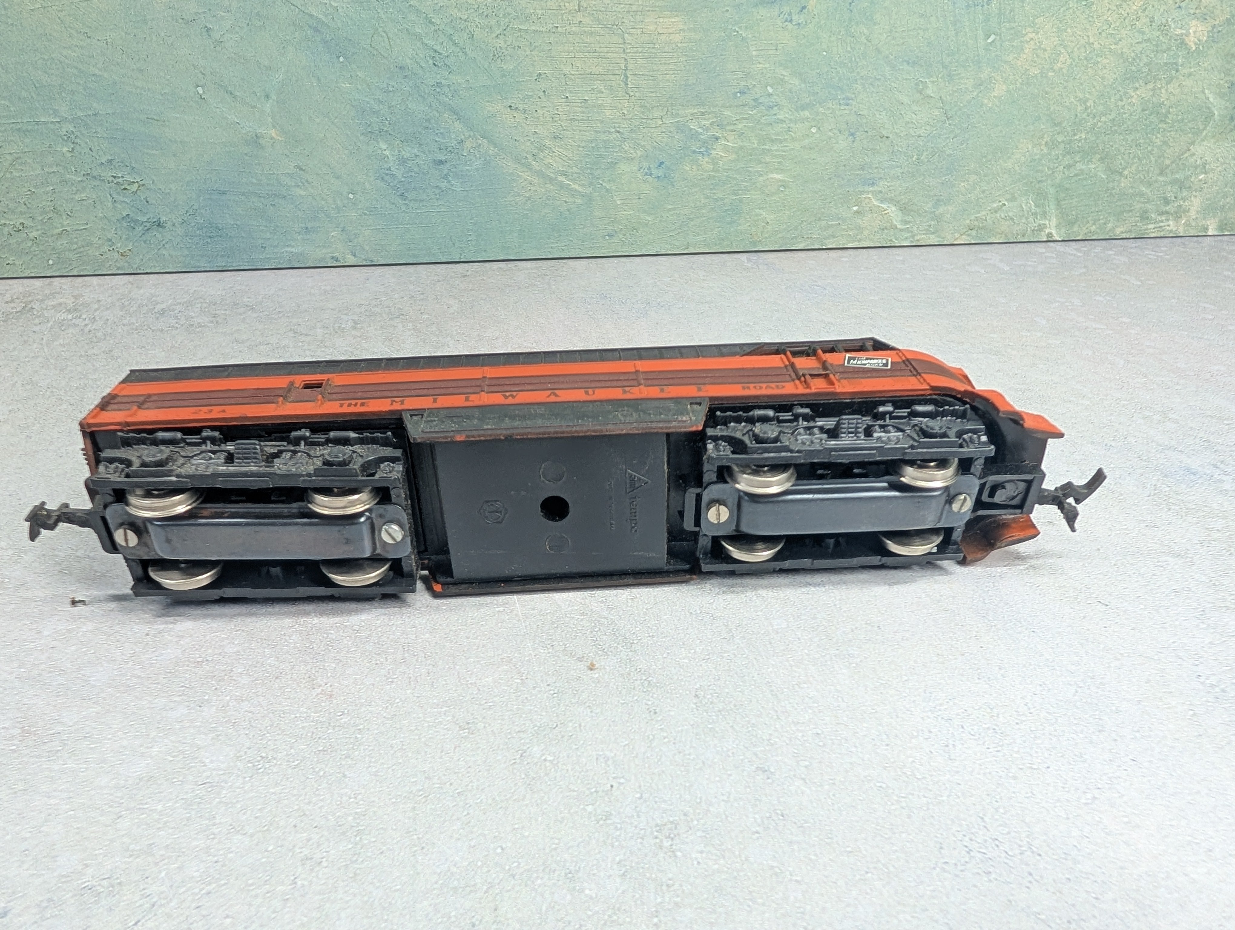 USED AHM HO Scale FM C-Liner Diesel Locomotive Milwaukee Road #23A Unpowered