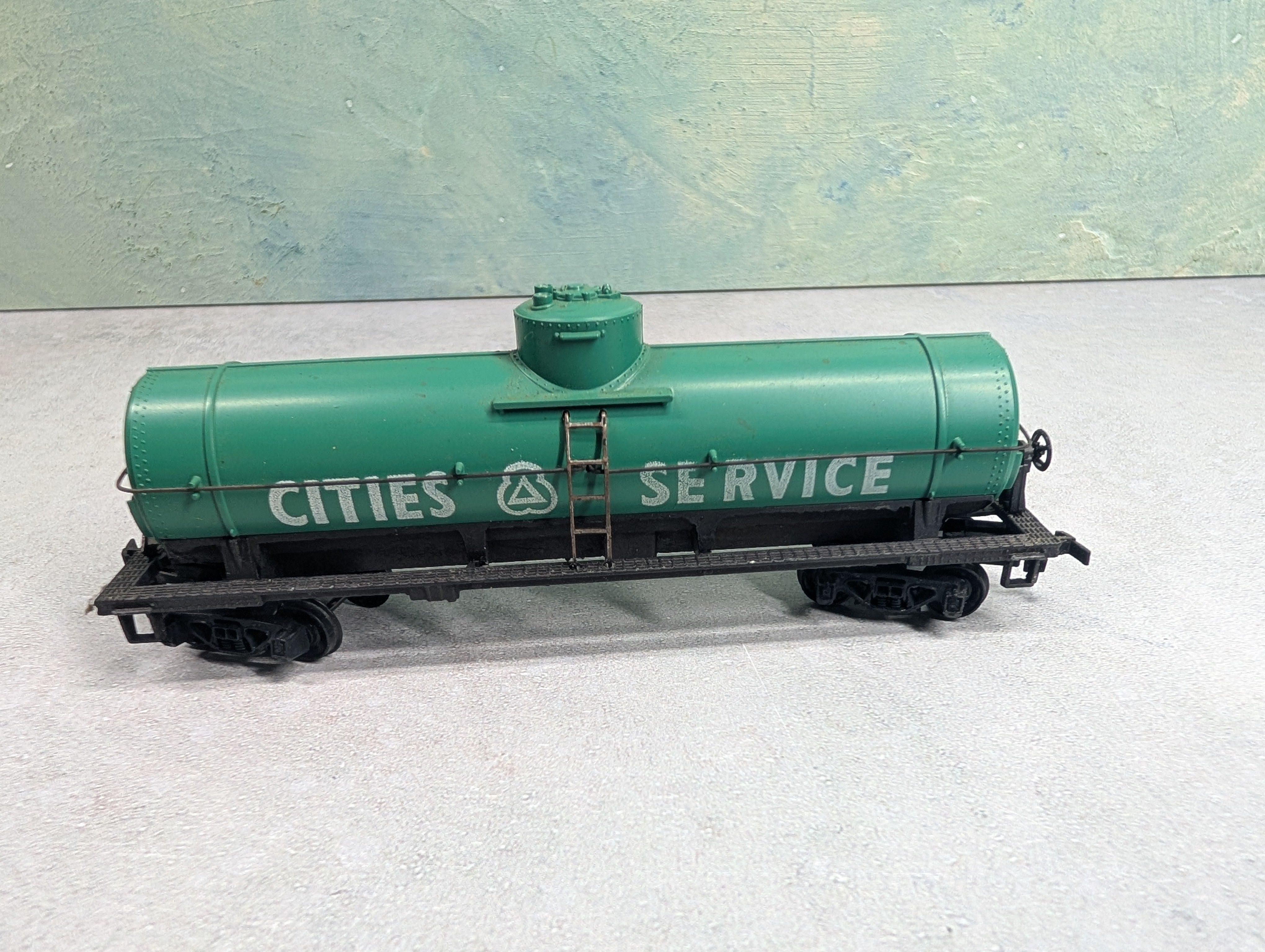 USED Mantua HO Scale Single Dome Tank Car Cities Service