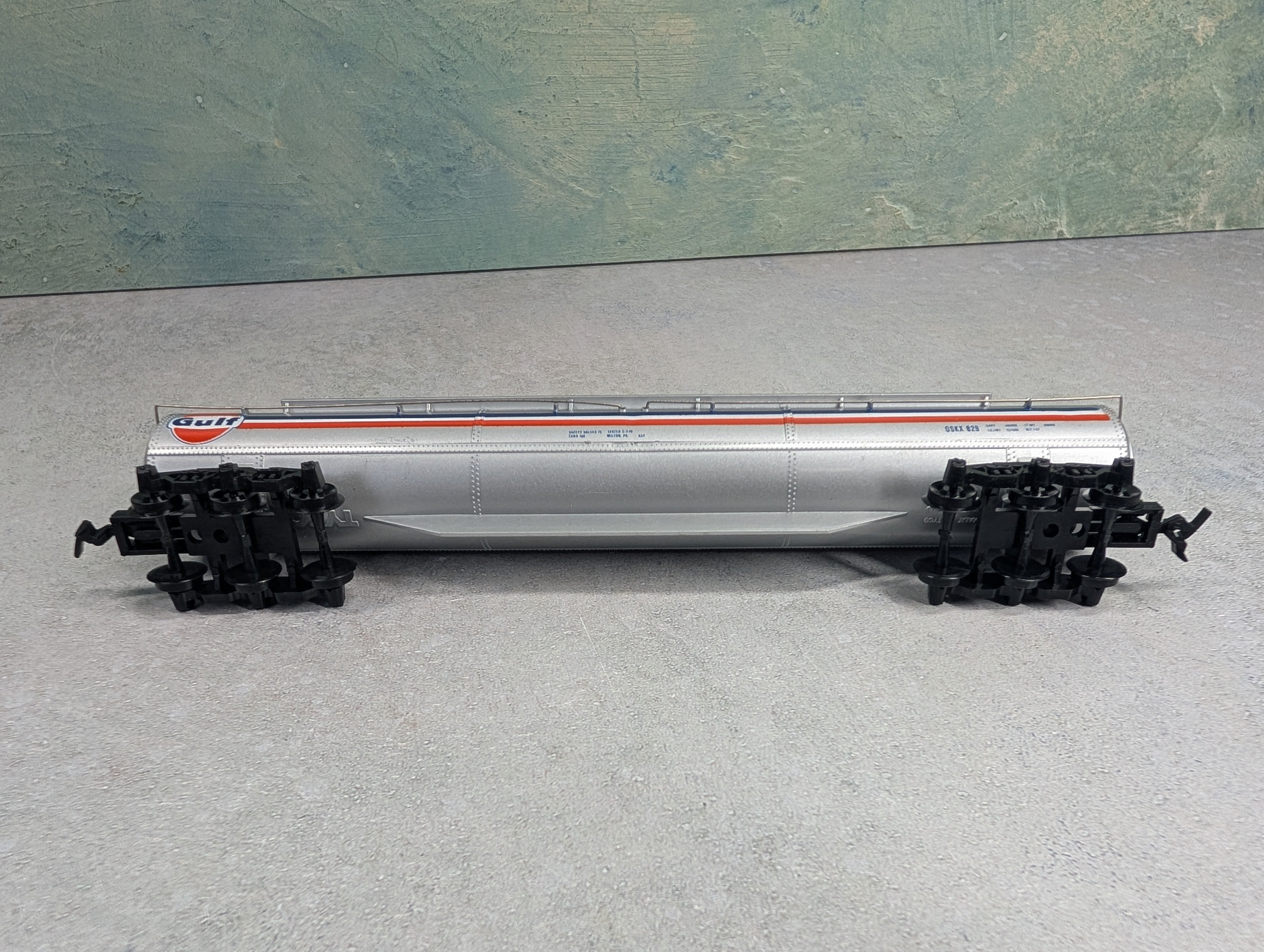 USED Tyco HO Scale Large Triple Dome Tank Car Gulf OSKX #829